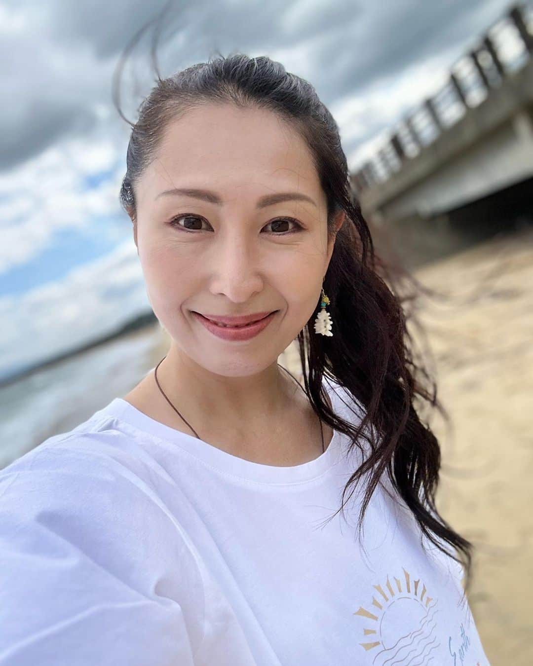 佐田茉莉子さんのインスタグラム写真 - (佐田茉莉子Instagram)「ビーチクリーン日和✨ 今日は福岡開催でした😊 ご参加くださった皆様ありがとうございました♪  #佐田茉莉子 #ビーチクリーン #サタマリ #熟女  #ボランティア #地球を守り隊」10月29日 15時22分 - mariko_sata