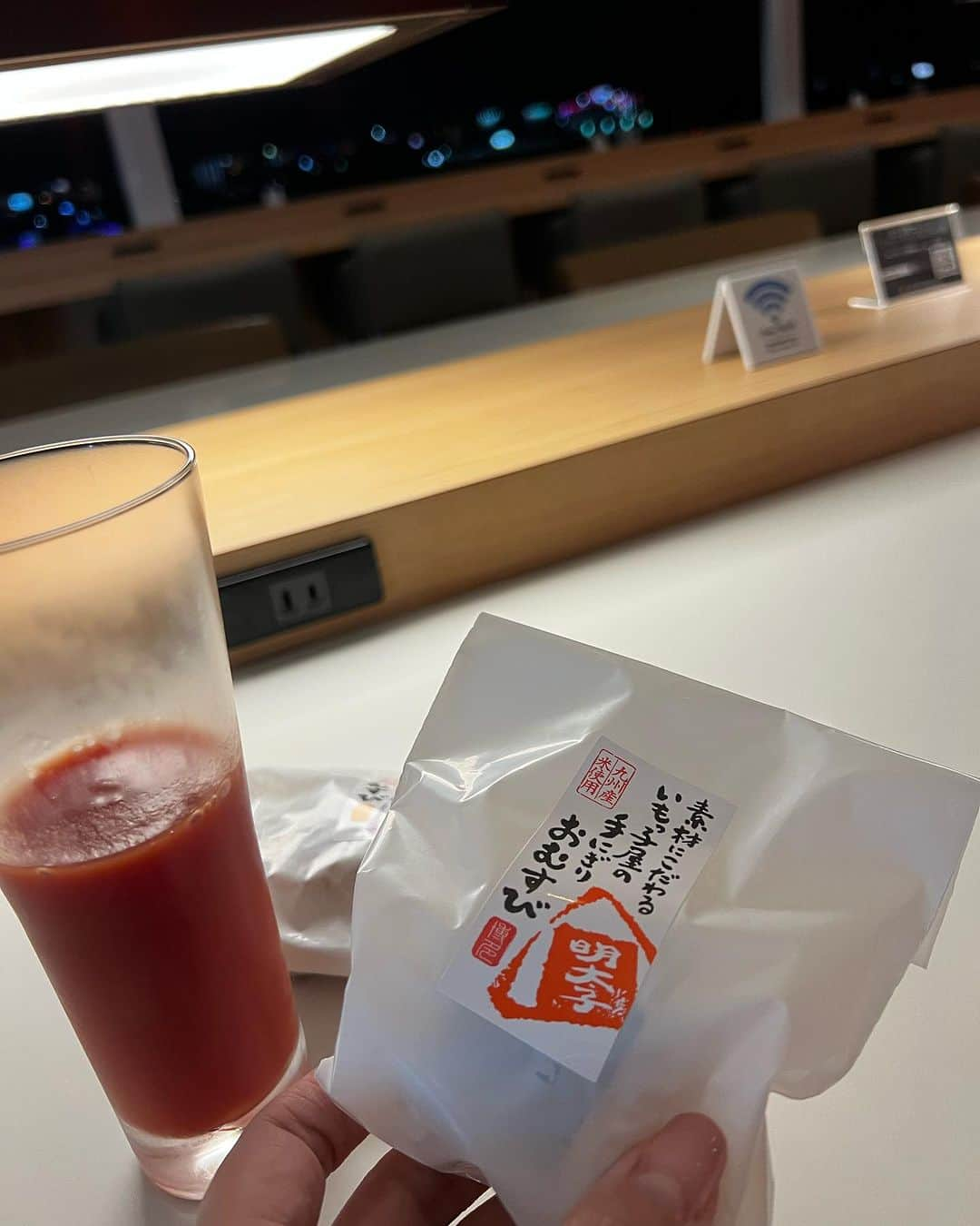 近藤英恵さんのインスタグラム写真 - (近藤英恵Instagram)「博多で食べたものきろく😋❤️  Brooklyn Parlor HAKATA🍇 しらに田🍶🥢 博多ほたる🐟 もつ焼き てしまや🥩 河太郎🦑 もつ鍋おおいし🍲  しらに田さん以外は全て、 さやかさんのspecial arrange🙌 1分1秒を無駄にしない美味しいモノスケジュールに感激🤩✨  写真撮ってないけど、 私は早朝からの個人行動でお蕎麦、 サウナ🧖‍♀️、マッサージも堪能して 帰りは✈️搭乗前にラウンジで🍙まで食べて帰京🙌  これで一泊二日です🤗 大充実の博多旅❤️  #観劇以外の博多#グルメ旅#美味しいものを食べるために生きてる#happy#🍽️#博多大好き#すいとーよ#🥩#🐟#🦑#🍲#specialarrange#感謝#🥰」10月29日 15時32分 - hanachan93