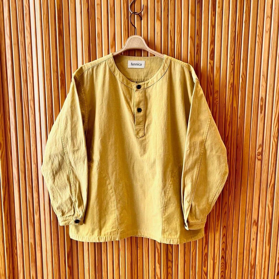 のインスタグラム：「＜NEW ARRIVALS ＞  素材や染めにとことんこだわった＜fennica＞オリジナルのウェアが入荷しております。 職人の手仕事によって生まれる美しい染めの表情や、そういった素材ならではの経年変化をぜひお楽しみ下さい。  ＿＿＿＿＿＿＿＿＿＿＿＿＿＿＿  渋木染め プルオーバーシャツ ¥38,500（inc.tax） Item No. 56-11-0016-392 ＿＿＿＿＿＿＿＿＿＿＿＿＿＿＿  #beams #beamsjapan #beamsjapan5th #fennica  #fennicastudio」