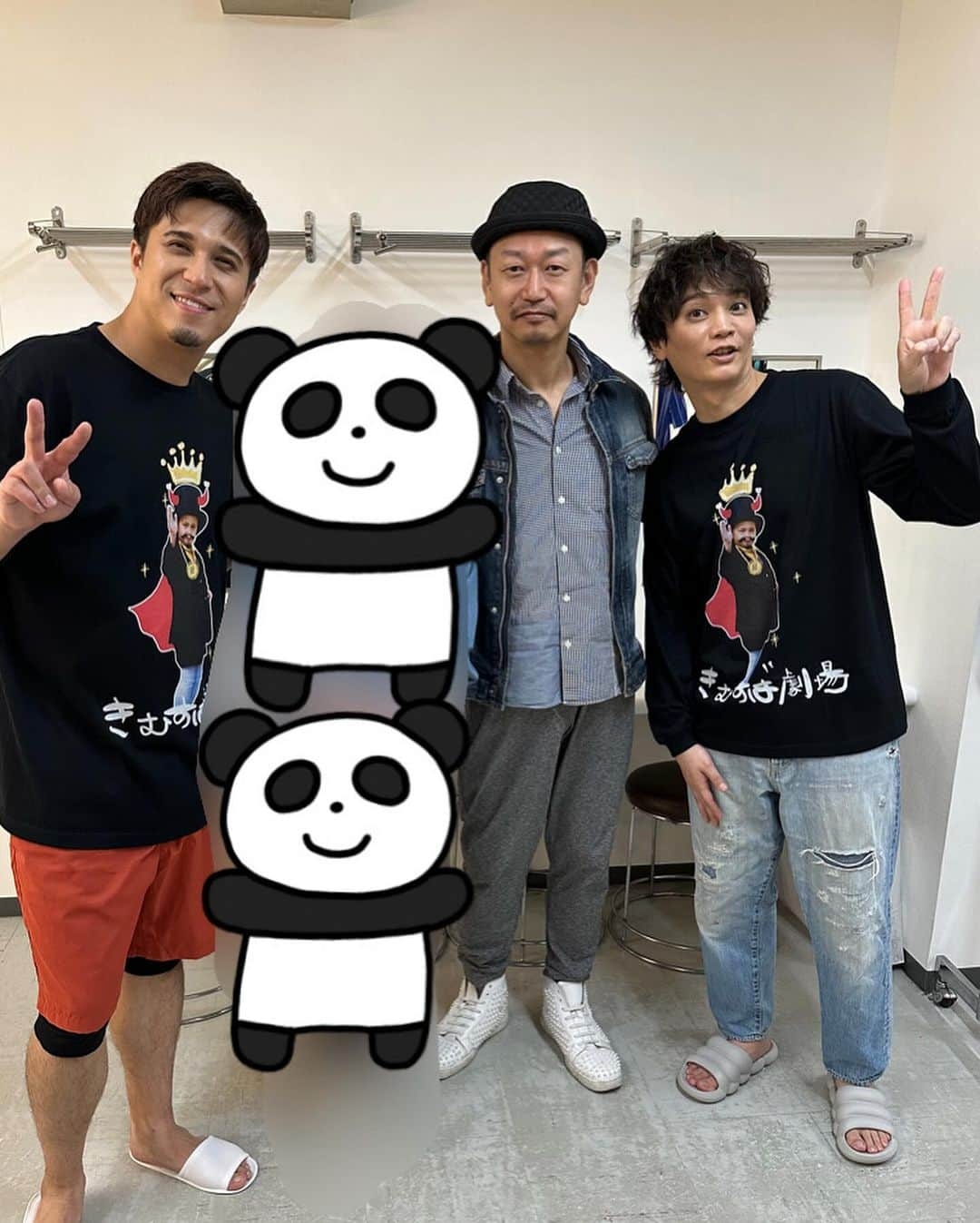 島津健太郎さんのインスタグラム写真 - (島津健太郎Instagram)「浅沼からの誘いで舞台『オムニバース』観劇してきました。  終始暖かい愛のある空間でスパイスの効いた上品な物語の数々。 舞台上で彼らの生〇〇〇を観ながらフリートークを聞けるのはファンにとってとても楽しめたでしょう！  楽屋挨拶で初めましての木村昴くんともパシャリ。  11/5まで新宿の #こくみん共済coopホールスペースゼロ にて！(チケット取れるかは不明です💦)  #木村昴 #浅沼晋太郎 #小林賢太郎  #きむすば劇場 #旗揚げ公演 #オムニバース #スペースゼロ」10月29日 15時57分 - k_super_xtreme