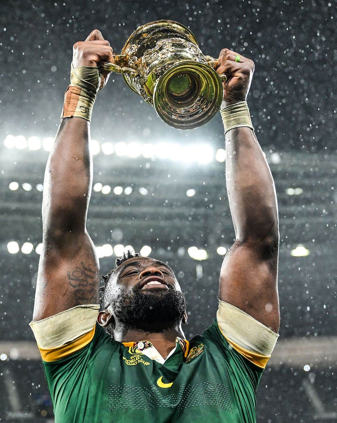 ラグビー南アフリカ代表のインスタグラム：「Good morning, South Africa 🥇 #StrongerTogether #Springboks」