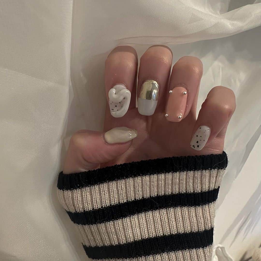 林田沙綾のインスタグラム：「nail nail nail @rummie51   #ネイル　#韓国ネイル #네일 #nail #オシャレネイル」