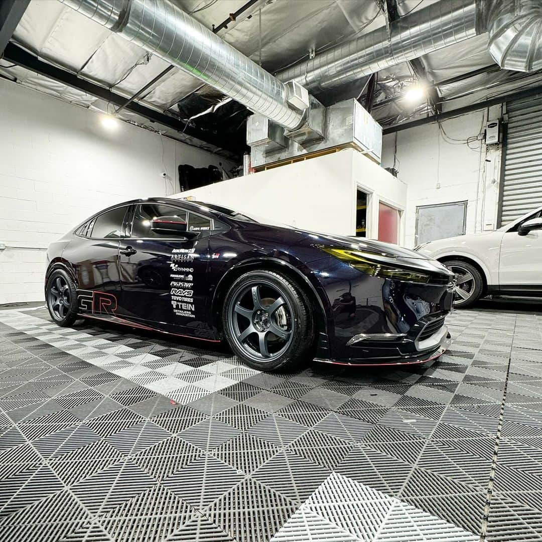 Spirits Artisanのインスタグラム：「Your FIRST look at the brand new @artisan_spirits Prius project! Believe it or not, this was a project that was confirmed less than 3-4 weeks ago, and the kit arrived last Thursday from Japan! 🫣 Luckily this was a @drvnmind collaboration with @aero_werkz and their team knocked it out of the park with this one! First Artisan Spirits kit thanks to @evasivemotorsports and the first @teinusa Flex Z coilovers! Huge thanks to @rayswheelsusa for a set of Gram Lights and @toyotires for the Proxes Sport tires! Thank you @beatsonicusa for the new Shiftpower throttle controller and amp! The car features a new color from AX Wraps and will be on display in their booth in the new West Hall! Go check this out! #prius #5thgenprius #grprius」