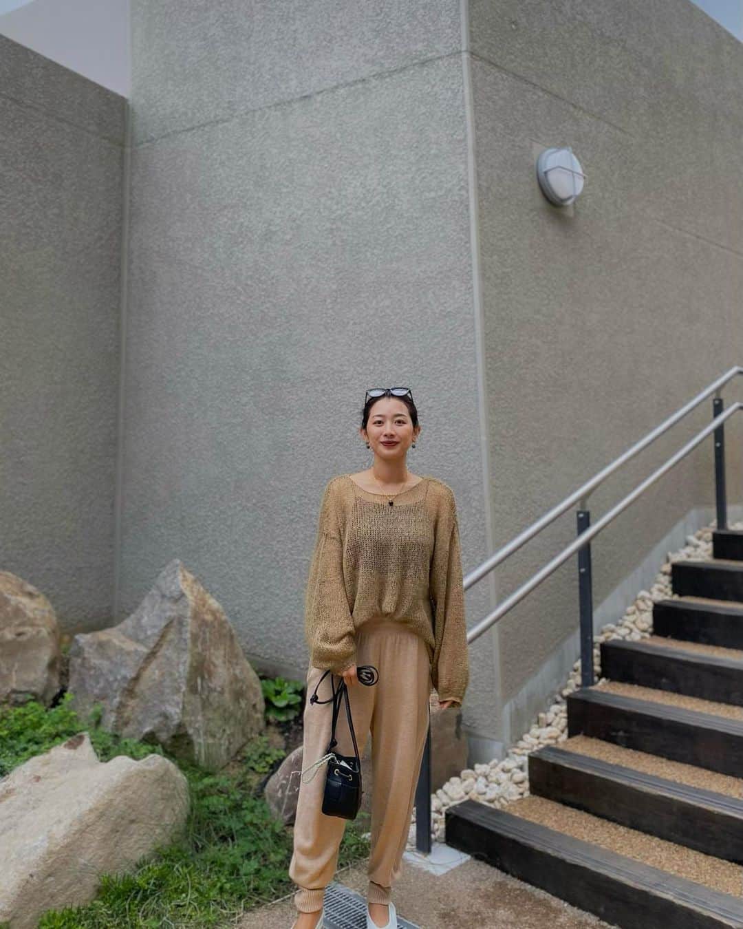 鬼辻麻衣のインスタグラム：「🦁  先週末🍂  ニット一枚で過ごせる気候、最高✨」