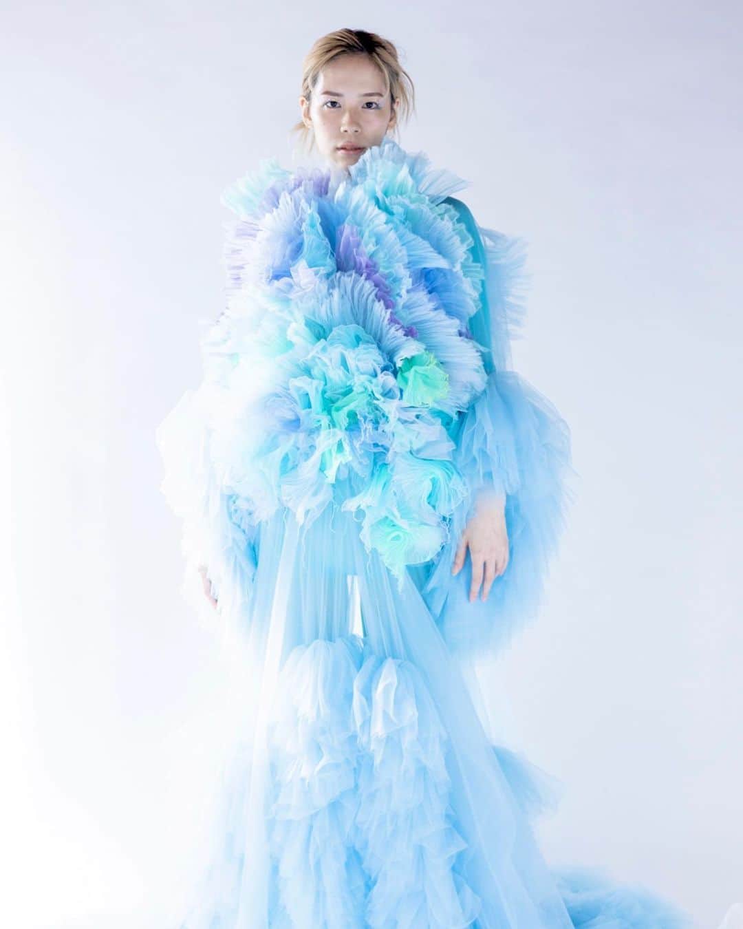 ARAKI SHIROのインスタグラム：「-Archives 2023- Aqua blue costume with natural light🩵🩵🩵  #ARAKISHIRO #costumedesigner  #emergingdesigner  #alwaysupportalent  #コスチュームデザイナー #衣装デザイナー #アラキシロウ」