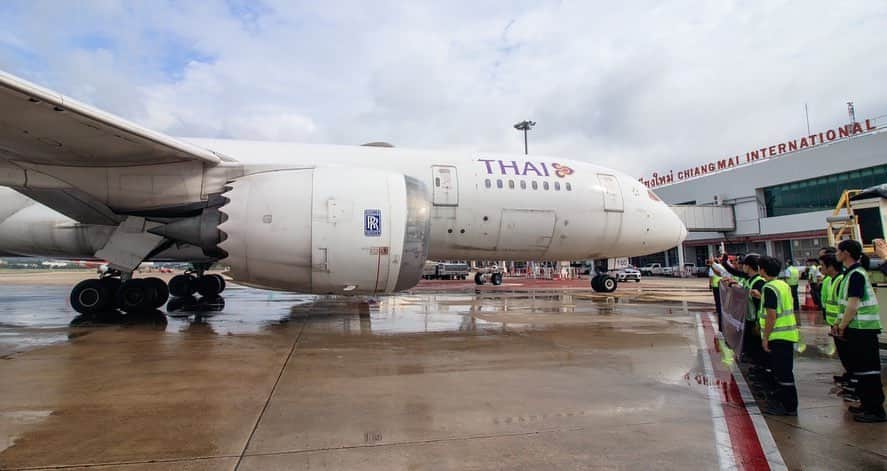 タイ航空さんのインスタグラム写真 - (タイ航空Instagram)「Thai Airways resumes its passenger services between Bangkok and Chiang Mai today, featuring the Dreamliner 787-8! Starting from 29th October 2023, we'll continue this journey with the A320. Get ready to rediscover the magic of Chiang Mai with us! 💜💜  #ThaiAirways #chiangmai #thailand #chiangmaiadventures」10月29日 16時25分 - thaiairways