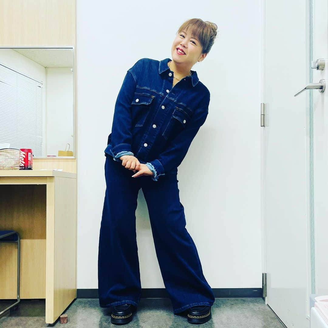 竹内知咲のインスタグラム：「ますみの秋コーデ🍁 デニムオンデニム👖  #天才ピアニストますみ #デニムオンデニム #秋コーデ」