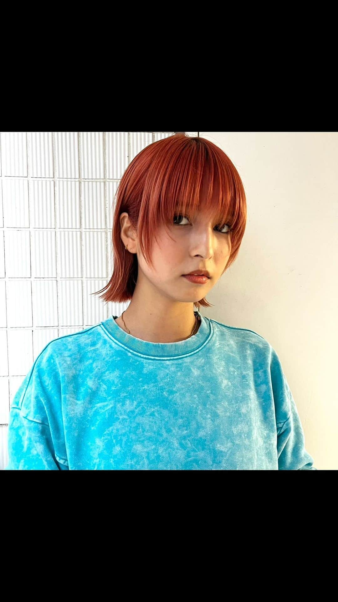 NOBU/渋谷店のインスタグラム：「イノアオレンジ🎃 #ハロウィン  . . @lorealpro_education_japan  #イノアカラー  #メタルdx  #マルチテクニックス . . @nobuhair 担当プロデューサーNOBU . . ✂︎オススメクーポン✂︎ ☆カット4000円 ☆カット、カラー6000円 ☆カット、酸性トリートメント15000円 ☆酸性トリートメント9000円 ☆カット、カラー、ハホニコ9500円 ☆カット、カラー、ケラスターゼ12000円 ☆カット、カラー、オッジィ13500円 ☆カット、バレイヤージュ27000円 ☆カット、ダブルカラー15000円 ☆カット、ハイブリーチ24000円 ☆カット、インナーカラー13000円 ☆カット、3Dハイライト16500円 ☆カット、フェイスフレーミング15500円 ☆カット、ハイライトグラデ23000円 ⚠︎NOBU指名料2000円 【ご予約は、NOBUインスタプロフィールURLからホットペッパービューティーにて】 よろしくお願いします★ . . NNNスリーエヌ　 ■営業時間10:00〜20:00  ※年中無休 ■住所　107-0061 東京都港区北青山3-12-1 オウル3階 . . #ヘアスタイル #ハイトーンカラー #ブリーチ #ホワイトカラー #カラー #ヘアカラー  #韓国ヘア #外国人風 #イメチェン #pr #美容師 #髮型 #髮型師 #剪髮 #中長髮#ตัดผม#ผม#헤어 #컷#hair #hairstyle」