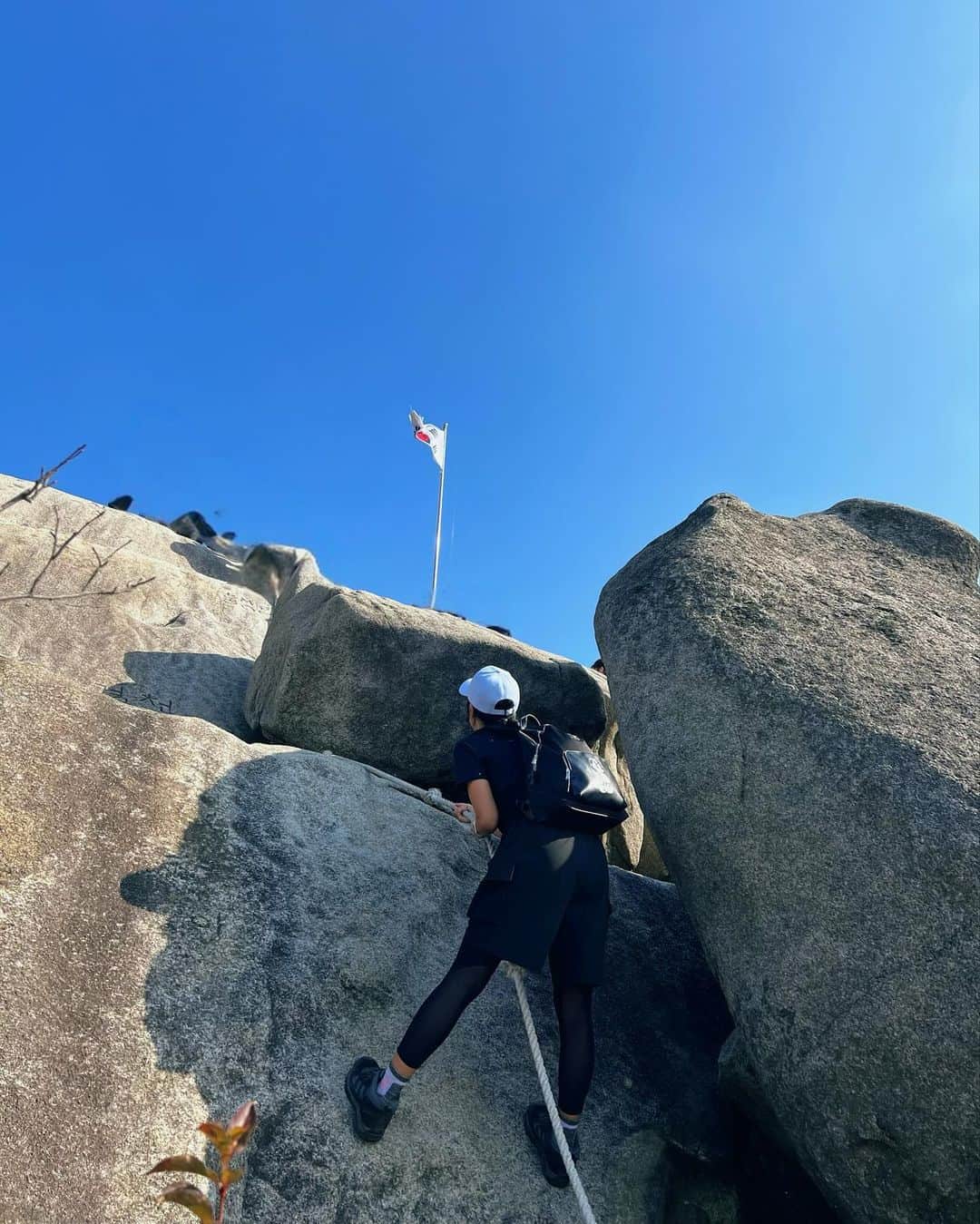 シン・ソユルのインスタグラム：「⛰️」