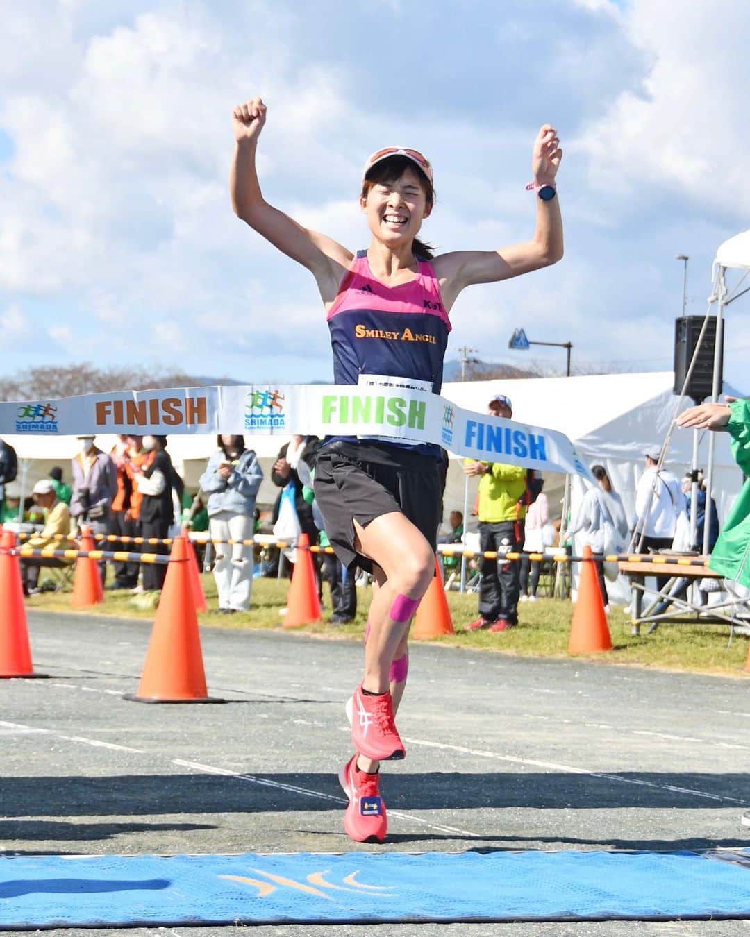 島田市のインスタグラム：「フルマラソン、10kmの部それぞれの男女1位の写真です。ランナーの皆さん、お疲れさまでした！ #島田市 #しまだ #shimada #静岡県 #静岡 #shizuoka #日本 #japan #しまだ大井川マラソン #マラソン #ランナー」