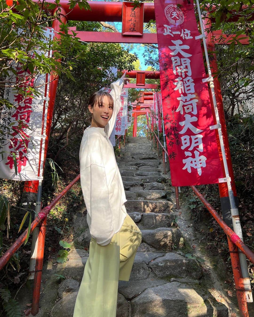 如月蓮のインスタグラム：「. 太宰府🌲 住吉神社⛩️ 楽水園🍀 聖福寺🌳 博多飯🍲 博多座🏢 ⁡ 大好きな博多❤️ 今回はこちに行くことができました😆 また絶対行きたいなぁ💕 スイーツはXにポストします🤭❤️ . . . #太宰府 #住吉神社 #楽水園 #一慶 #もつ鍋 #馬刺 #イカ様活き造り #博多座 #星組 #如月蓮 #RENスタグラム」