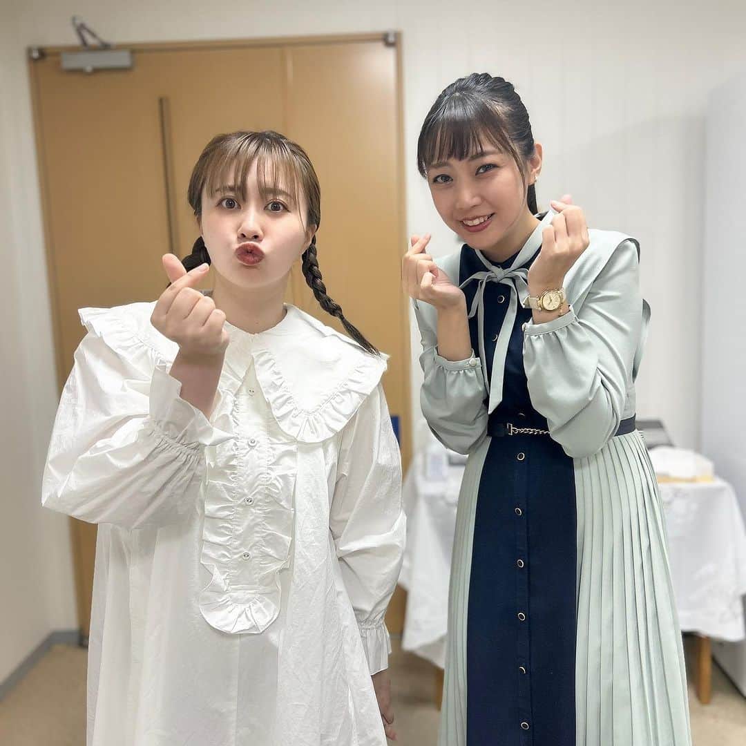 高橋沙織さんのインスタグラム写真 - (高橋沙織Instagram)「大阪青山大学で大人気YouTuberエミリンチャンネル〜♪のエミリンさんのトークショーのMCをさせていただきましたぁ\(//∇//)\ エミリンチャンネルよく見てるからテンション上がった〜 動画通りの面白さで、とても素敵な方でした！！ 学生さんたちもたくさん盛り上げてくれてめちゃ楽しかったです♡ 学祭の雰囲気もなんか懐かしかった〜  #大阪青山大学 #大学祭 #エミリン #エミリンチャンネル #アルミカンさおりん #大人気YouTuber」10月29日 16時40分 - arumikan_saorin