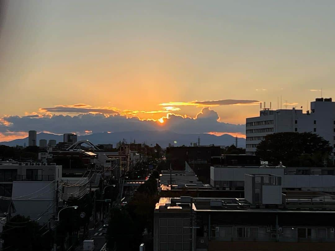 渡辺達生さんのインスタグラム写真 - (渡辺達生Instagram)「2023.10.28…アー富士山見えないじゃん…きっと今日は駒沢通りダイアモンド富士山だったんだなぁ〜残念！ #tatsuowatanabe」10月29日 16時41分 - tatsuowatanabe