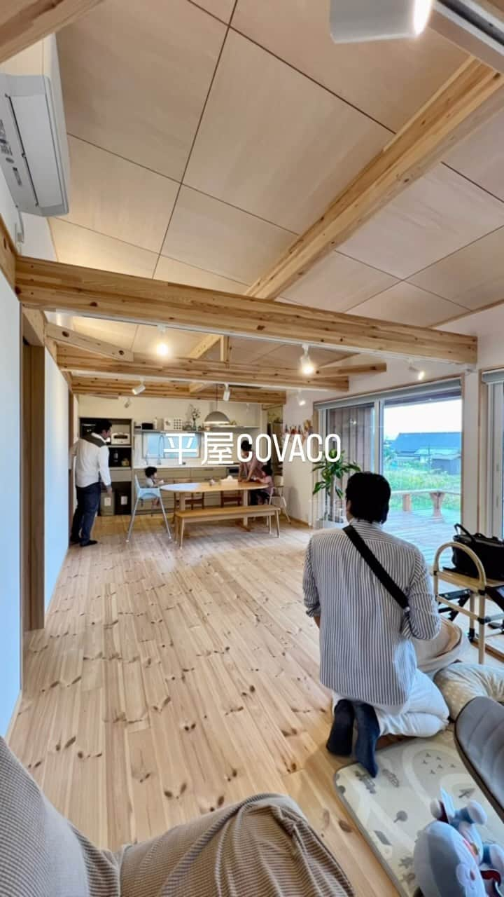 ネキストホームのインスタグラム：「真岡市に、人気の平屋シリーズCOVACOを建築されたAさまのお住まいへインタビューにお邪魔してきました。 お引っ越しされて半年。お庭もご自身で手を加えられて、素敵になってましたよ！  インタビューの模様は近々webで公開致します！  #平屋 #COVACO #コバコ  - - - - - - - - - - - - - - - - - - - -   時を超えた、 新しいスタンダード。  - - - - - - - - - - - - - - - - - - - -  more photos → @nexthausdesign1947 - - - - - - - - - - - - - - - - - - - -   ネクストハウスデザインは心地よい木の家を、お客様と一緒につくる、平屋の注文住宅を中心とした、1947年に創業した宇都宮市の工務店 です。BinO加盟店  無垢材やモイスなどの自然素材を使い、そのご家族の暮らし方に合わせた心地よい暮らしをご提案しています。  そんな家づくりを実際に体感できるモデルハウスがありますので、ぜひご見学ください。  あなたの理想のマイホームの答えが私たちの家づくりにあります。  新築用の土地探しから住宅ローン等の資金計画まで、DMやメール、お電話等でいつでもご相談ください。  マイホーム計画中の方は、HPより資料請求して頂ければ、コンセプトブック等をお届けいたします。  ↓のプロフィール欄からHPに移動できます。 - - - - - - - - - - - - - - - - - - - -  @nexthausdesign1947 - - - - - - - - - - - - - - - - - - - -   施工対応エリア  栃木県全域 宇都宮市、さくら市、真岡市、下野市、日光市、那須塩原市、益子町、茂木町 など 茨城県の一部 筑西市、結城市  車で1時間以内の範囲を主に施工エリアとしていますが、それ以外の地域の方もお気軽にご相談ください。  #ネクストハウスデザイン #NEXTHAUSDESIGN #BinO #自遊にくらす #注文住宅 #新築 #一戸建て  #工務店 #ハウスメーカー  #木の家 #木造 #家づくり #マイホーム   - - - - - - - - - - - - - - - - - - - -  このインスタの管理人は世界を変える住宅屋 @mizonobe です。 家づくりに関することも、そうで無いことも ご相談お待ちしてます！」