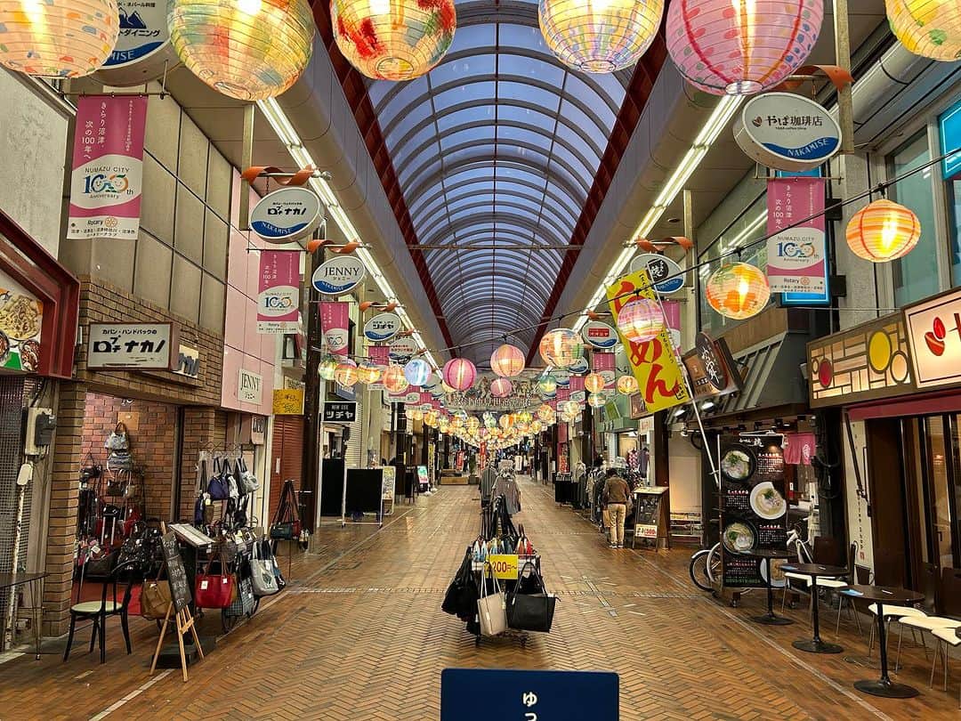 うえたけのインスタグラム：「今日も1日お疲れ様でした☝️ #沼津仲見世商店街 来たら癒されて体力回復しました👍」