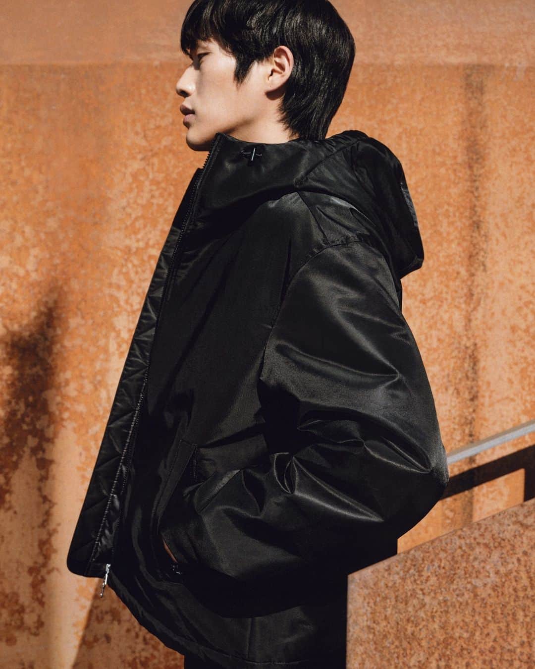 ARKETのインスタグラム：「This Active Hooded Jacket designed for a short, boxy fit inspired by bomber jackets. It features a mid-weight high-loft padding and adjustable hood hem and cuffs for excellent insulation. The two-way zip opening, roomy pockets and top stitchings add to a modern utilitarian feel. Explore the full outerwear collection: link in bio. - #ARKET」
