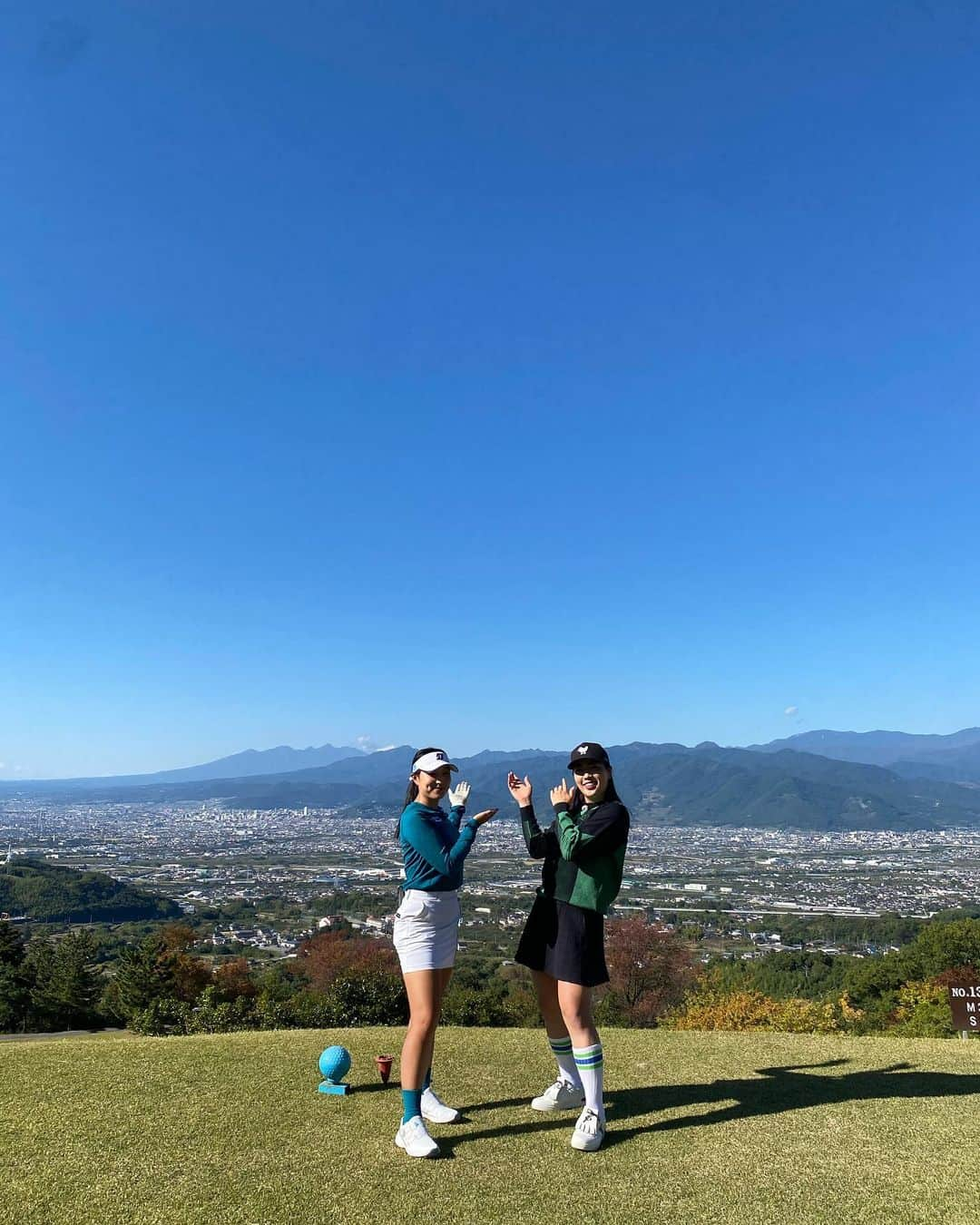 西畑萌香さんのインスタグラム写真 - (西畑萌香Instagram)「ファミマの靴下ペア🍐🧦🫶 @chanhiyodayo」10月29日 19時15分 - moeka0412n