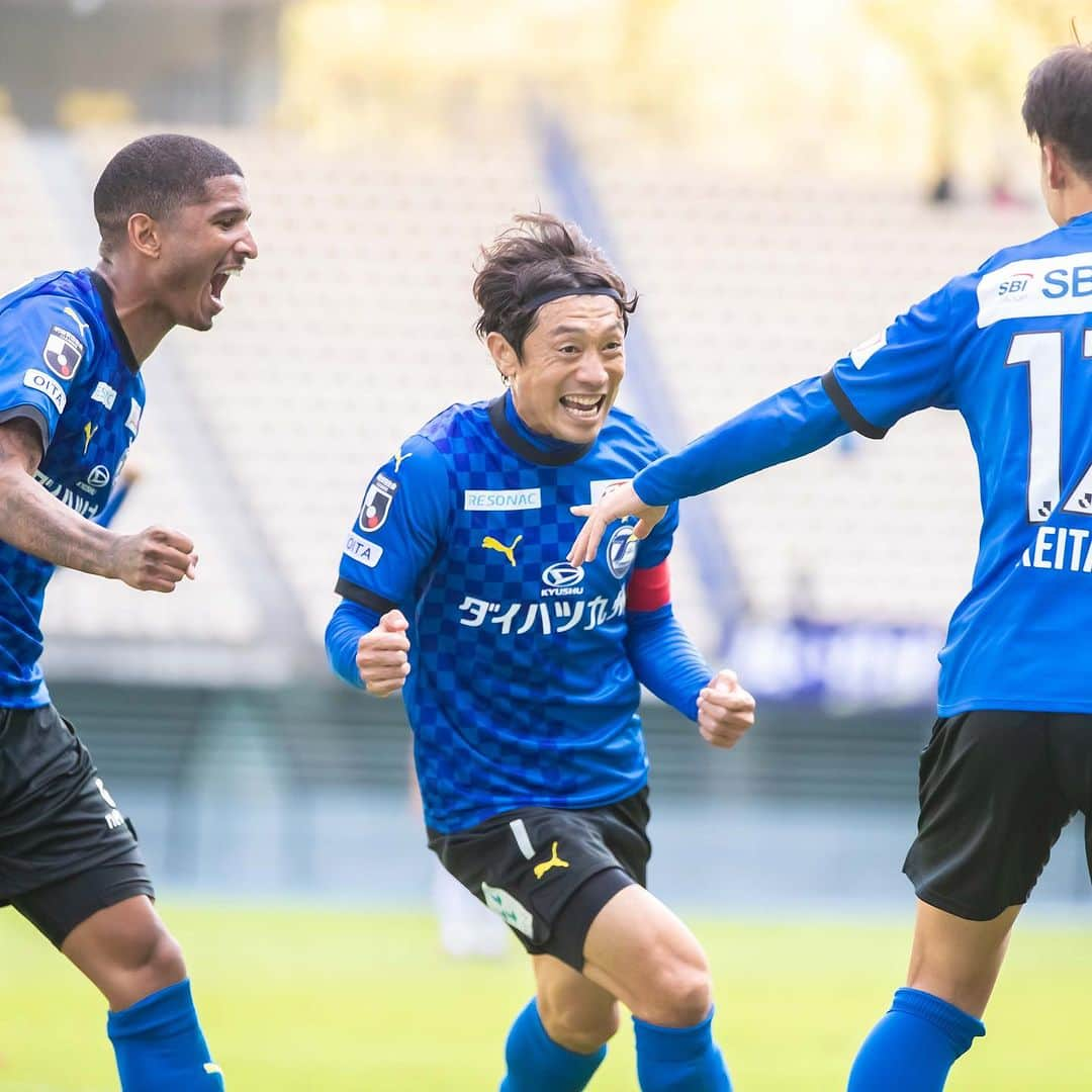 大分トリニータのインスタグラム：「🔵🟡2023明治安田生命J2リーグ第40節⚽️ 試合写真①📷 応援ありがとうございました！  #大分トリニータ #繋 #trinita」