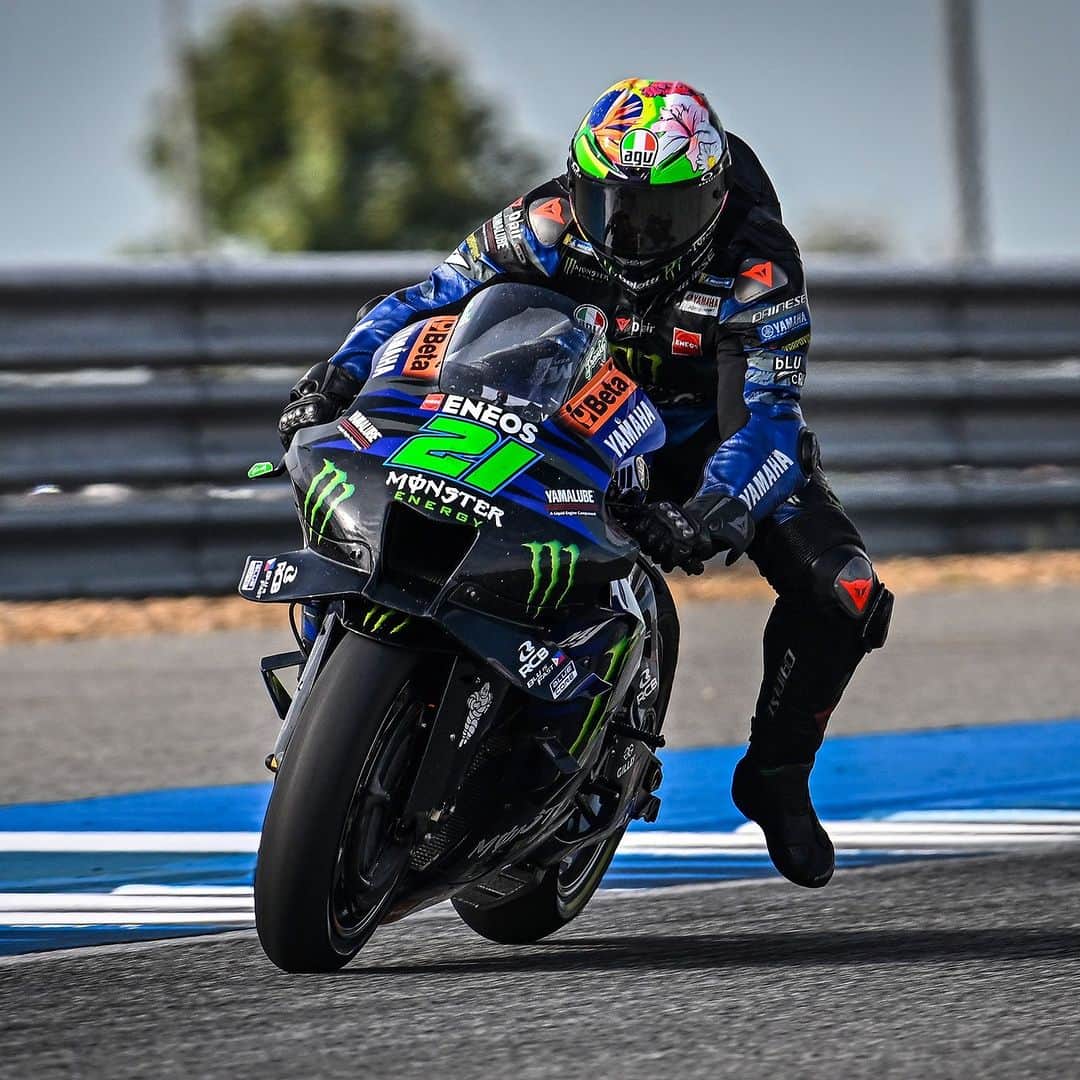 YamahaMotoGPさんのインスタグラム写真 - (YamahaMotoGPInstagram)「💬 @frankymorbido, Grand Prix of Thailand - Race Result - 11th:  "It was a good Race, the bike was working very well. We were very fast, especially at the end: I was the fastest on track, and that was pleasing to see. Unfortunately, the starting position wasn’t ideal, and I couldn’t catch up as I wanted. I also made a mistake: I went wide in Turn 3 and I lost a lot of time. That was a pity, but we were quick. So, it was a positive Race overall."  #MonsterYamaha | #MotoGP | #ThaiGP」10月29日 22時21分 - yamahamotogp