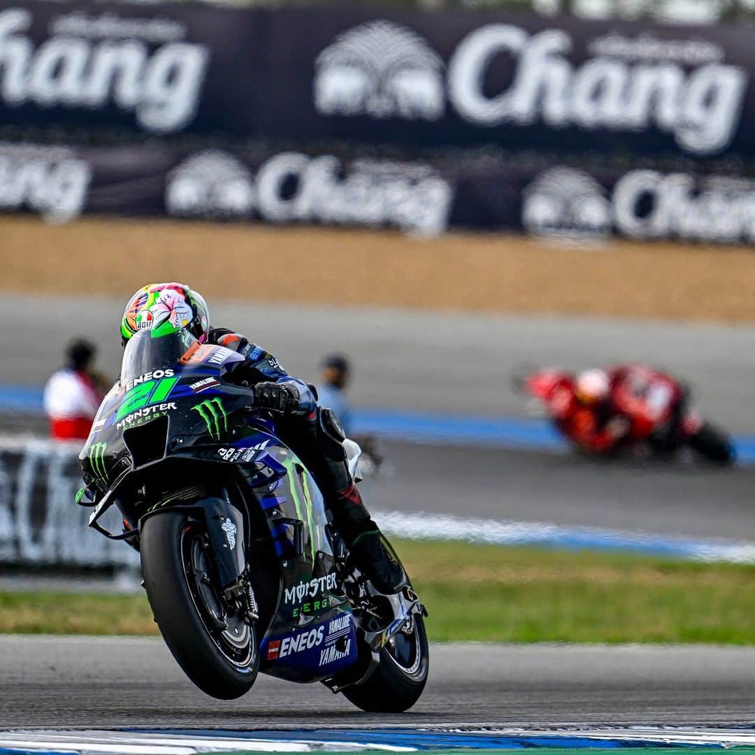YamahaMotoGPさんのインスタグラム写真 - (YamahaMotoGPInstagram)「💬 @frankymorbido, Grand Prix of Thailand - Race Result - 11th:  "It was a good Race, the bike was working very well. We were very fast, especially at the end: I was the fastest on track, and that was pleasing to see. Unfortunately, the starting position wasn’t ideal, and I couldn’t catch up as I wanted. I also made a mistake: I went wide in Turn 3 and I lost a lot of time. That was a pity, but we were quick. So, it was a positive Race overall."  #MonsterYamaha | #MotoGP | #ThaiGP」10月29日 22時21分 - yamahamotogp