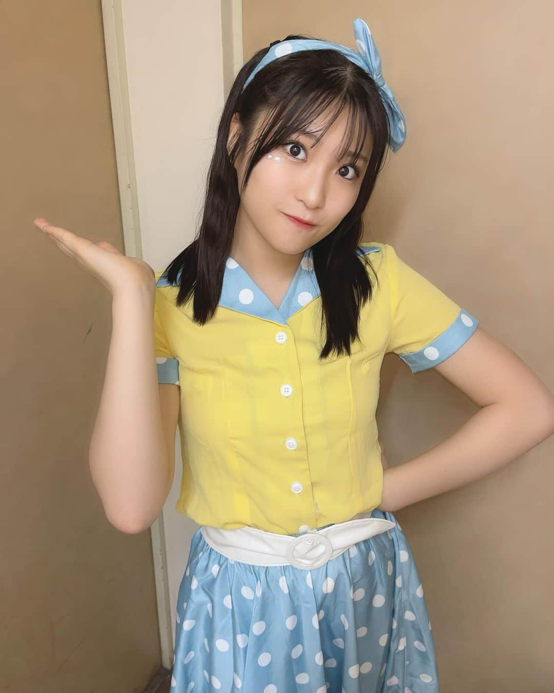 住田悠華さんのインスタグラム写真 - (住田悠華Instagram)「「アップアップガールズ（仮）LIVE　アプガを推して正解ですっ！」  ありがとうございました💗  3ヶ月ぶりの単独ライブということもあって緊張しまくってたしドキドキだったけど沢山の方が来てくださっててみんなめちゃくちゃ声出してくれてとにかく楽しかったです🫶  新曲「正解ですっ！」も披露させていただいて、しかも合計6回！笑 頭に刻み込まれたのではないでしょうか？🥺 キャッチ－な可愛い振り付けときゅ－となセリフ🫶 大好きな1曲です💕  そしてそして、新体制初披露の曲だったり久々の曲だったりと色んな一面を見ていただけたのではないかなぁと思います😚  12月30日川崎CLUB CITTA'でのライブも決まりましたのでもっともっと成長していきますよ💪  これからも応援よろしくお願いします💕  それでは、おやすみなさい😪  (衣装で写真撮り忘れちゃったので、特典会の仮装たち👮🏻)  #idol #アイドル #ライブ #halloween #仮装 #ハロウィンコスプレ #ウェイトレス #police #fyp #18 #05 #アプガ #アップアップガールズ仮 #住田悠華」10月29日 22時27分 - uugirl_new_haruka