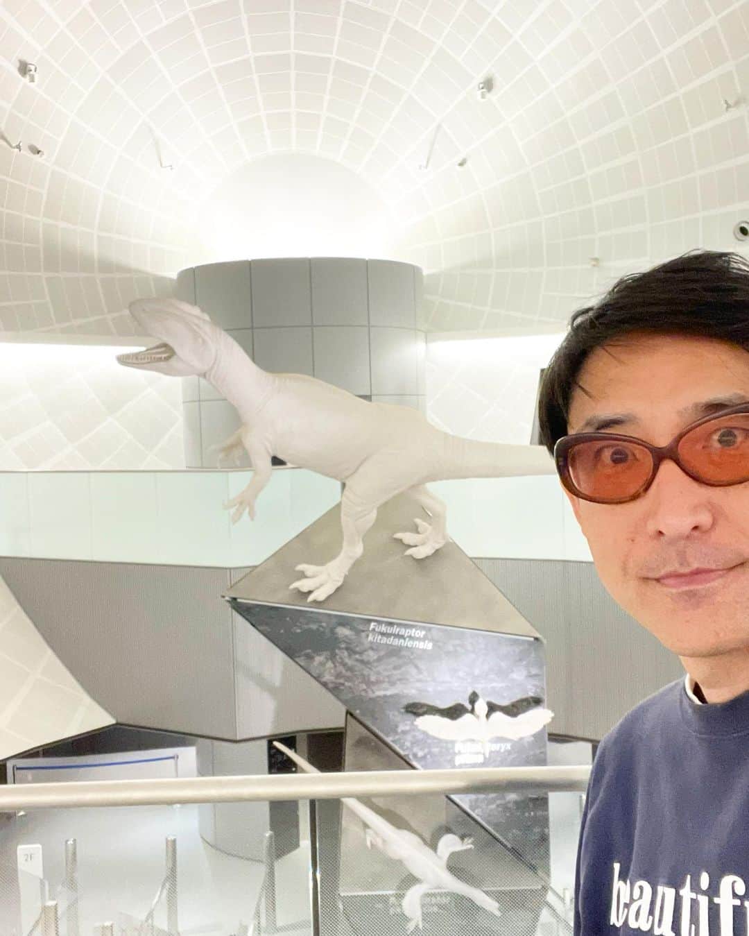 小宮山雄飛さんのインスタグラム写真 - (小宮山雄飛Instagram)「#福井県　#恐竜博物館 恐竜の化石はもちろんすごいんだけど、建築が良すぎて 「結局、人間が一番すごいよなー！」 って、なっちゃうぞこれ。」10月29日 22時22分 - yuhikomiyama