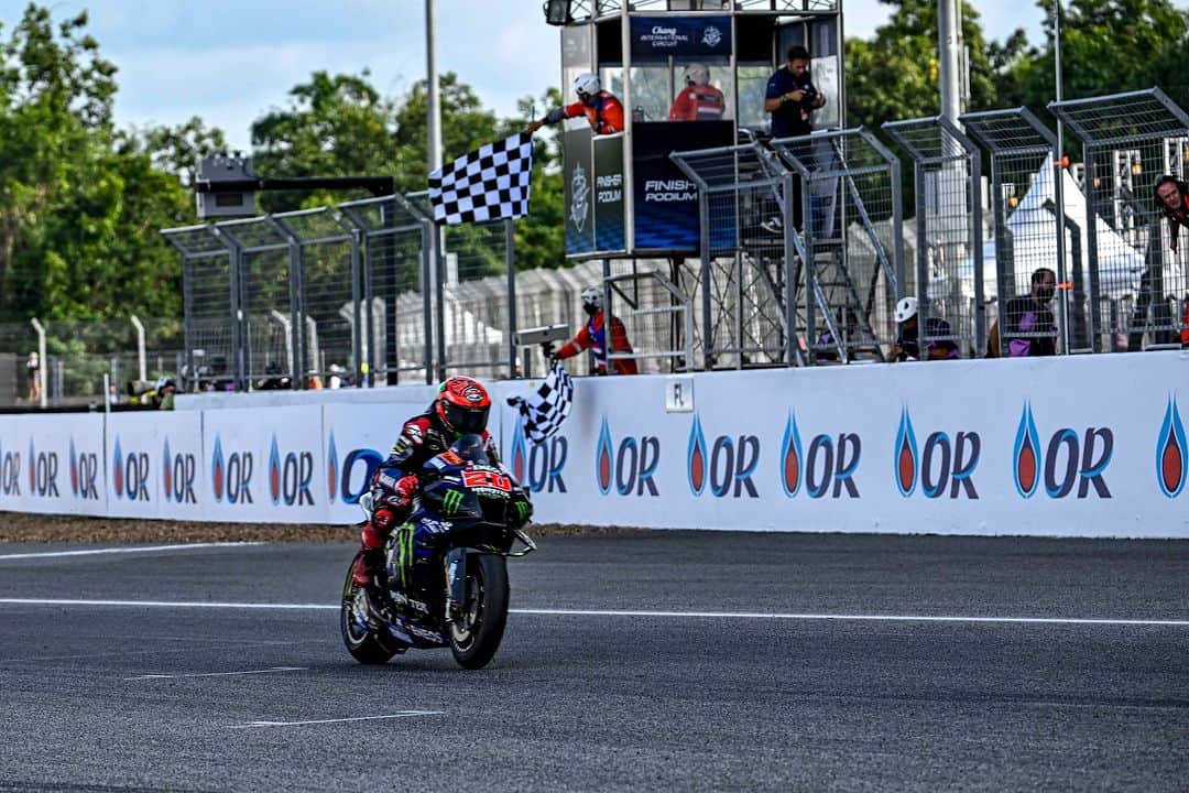 YamahaMotoGPさんのインスタグラム写真 - (YamahaMotoGPInstagram)「💬 @fabioquartararo20, Grand Prix of Thailand - Race Result - 5th*:  "To be honest, it was a better Race than I expected. I could see and learn many things from different riders and different bikes. So, I’m pretty happy, and hopefully the engineers can understand my feedback from this Race and make some improvements in a few areas."  *After @aleixespargaro's 3s post-race penalty.  #MonsterYamaha | #MotoGP | #ThaiGP」10月29日 22時22分 - yamahamotogp