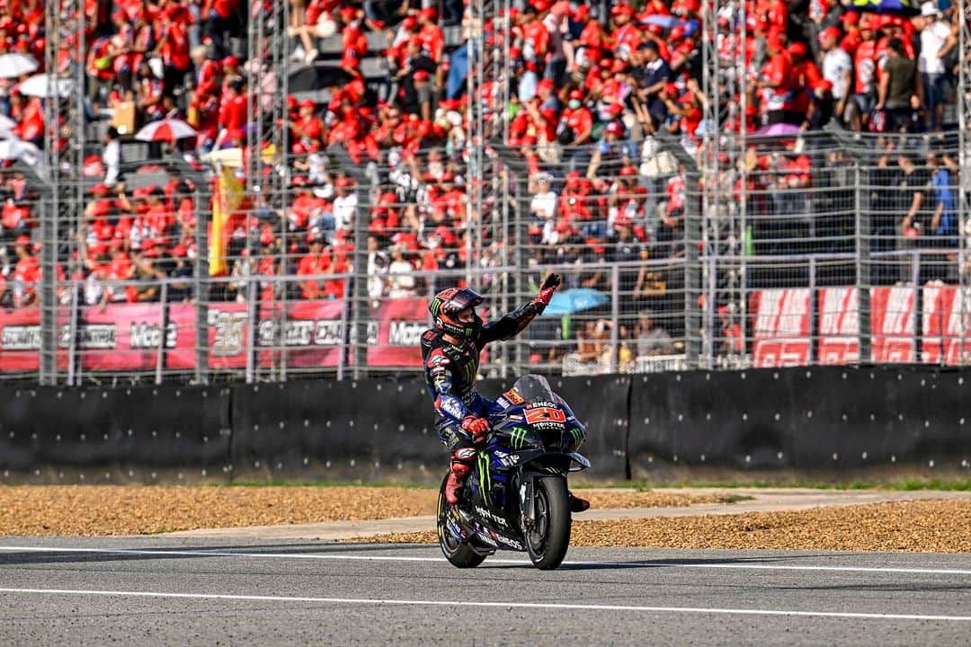 YamahaMotoGPさんのインスタグラム写真 - (YamahaMotoGPInstagram)「💬 @fabioquartararo20, Grand Prix of Thailand - Race Result - 5th*:  "To be honest, it was a better Race than I expected. I could see and learn many things from different riders and different bikes. So, I’m pretty happy, and hopefully the engineers can understand my feedback from this Race and make some improvements in a few areas."  *After @aleixespargaro's 3s post-race penalty.  #MonsterYamaha | #MotoGP | #ThaiGP」10月29日 22時22分 - yamahamotogp