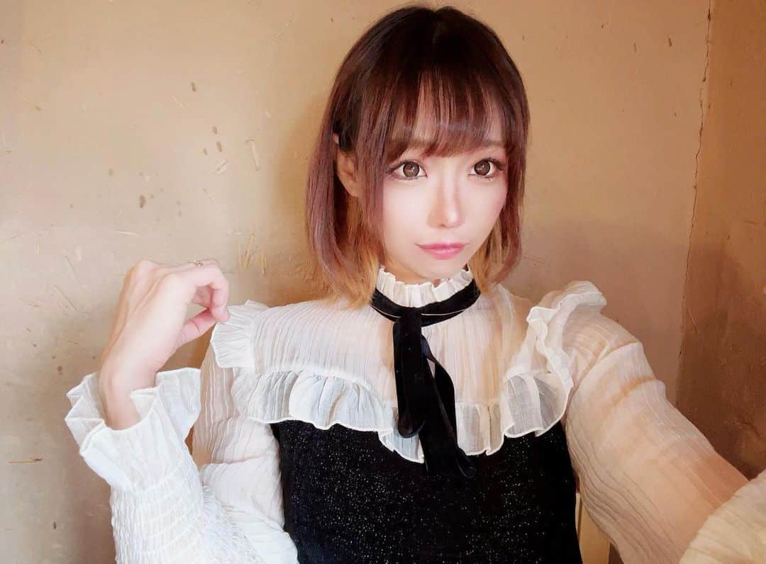 akane...のインスタグラム：「食べ歩きしてお腹いっぱい😂」