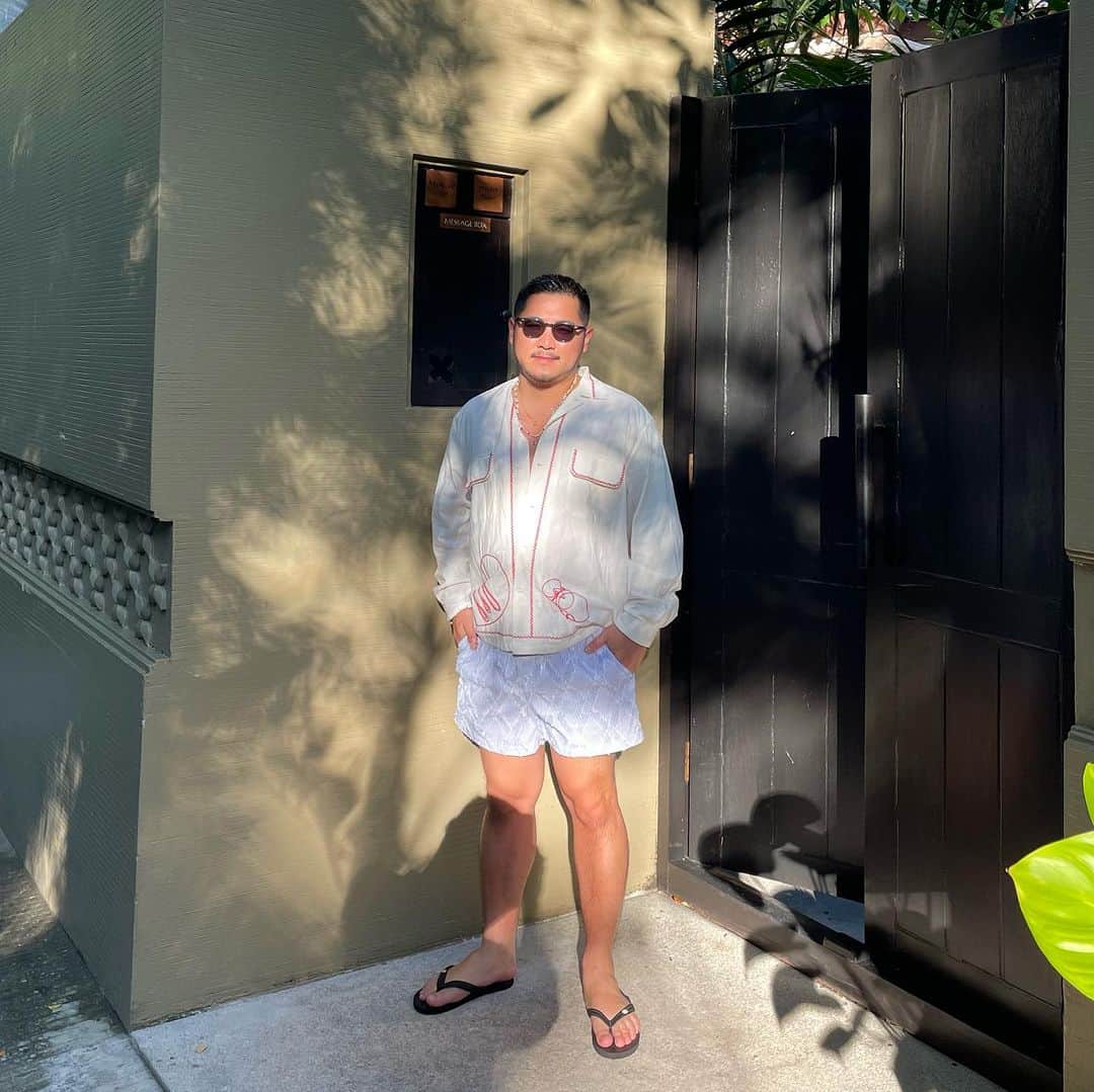 KEISUKE SYODAのインスタグラム：「SAMUI 💙🇹🇭 @sombra.sombras」