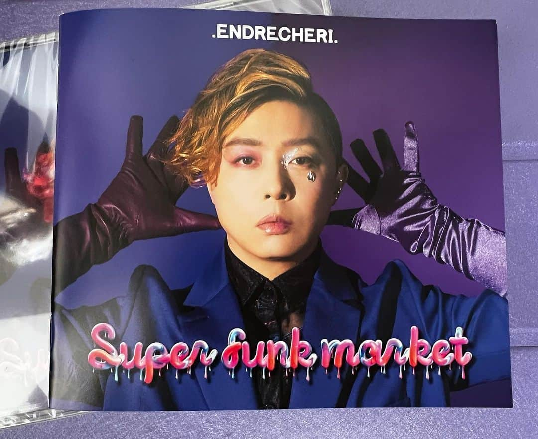 マサ小浜さんのインスタグラム写真 - (マサ小浜Instagram)「本日フィジカルリリースの　.ENDRICHERI. 「Super Funk Market」 私は《Pretty Phantom》と《心鬼狼》と《依存BEAT》と《LOVE VS. LOVE》にギターで参加してます。 めちゃファンキーな作品です！  #endricheri #堂本剛 #prettyphantom」10月29日 17時07分 - masakohama1