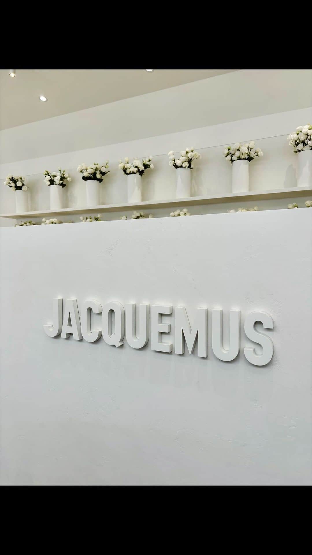 のインスタグラム：「@jacquemus pop-up cafe in Seoul 🇰🇷 #seoulkorea #seoul #」