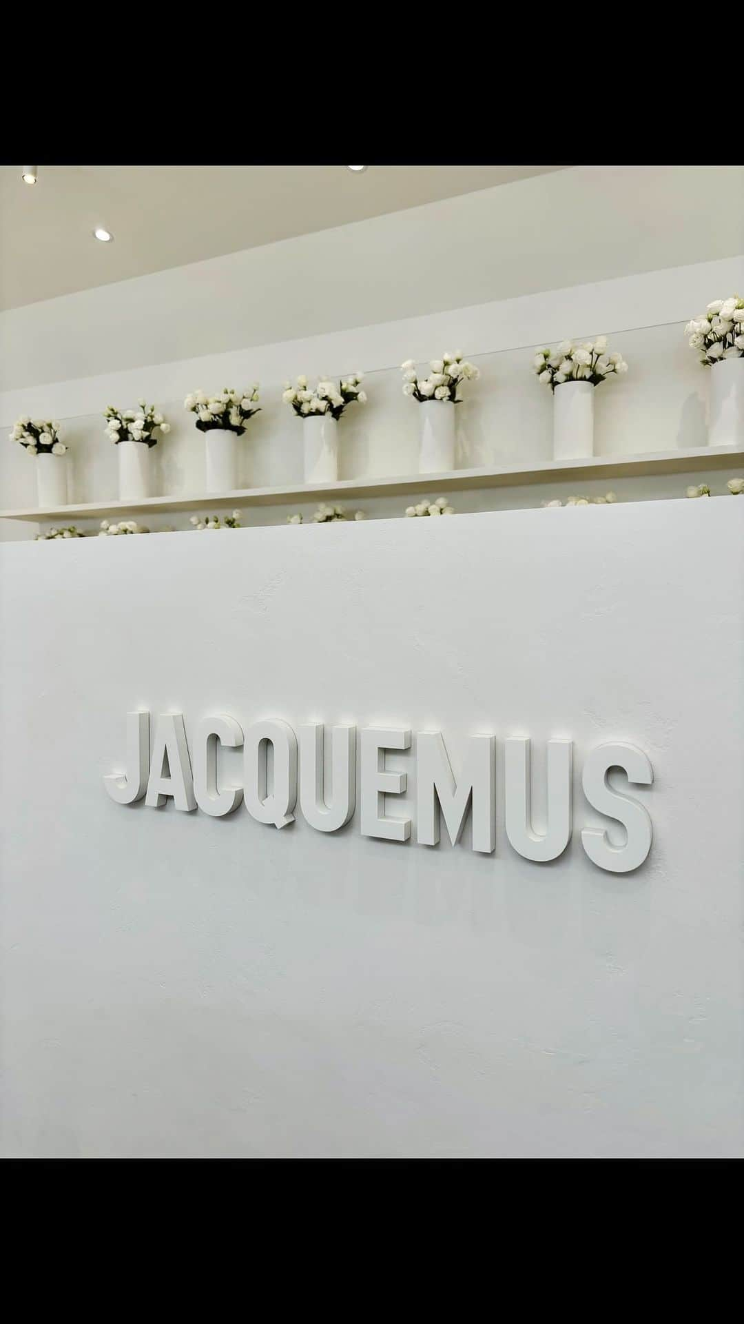 長谷川ジェニファーミラのインスタグラム：「@jacquemus pop-up cafe in Seoul 🇰🇷 #seoulkorea #seoul #」