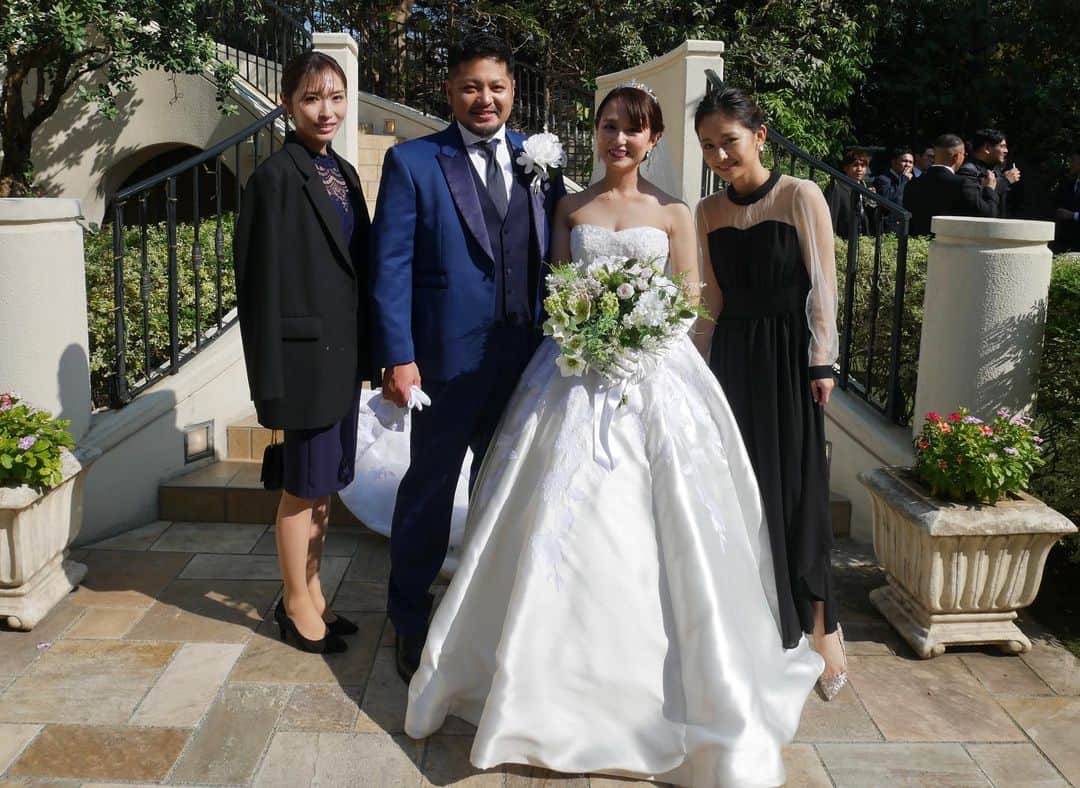 宮本沙恵さんのインスタグラム写真 - (宮本沙恵Instagram)「大学の友達の結婚式へ💒🤍 れいみちゃんいっくんおめでとう✨ お天気も良くて素敵なお式でした😌 . ドレスは @myshawty_official  #wedding#お呼ばれ#結婚式コーデ」10月29日 17時09分 - saebi