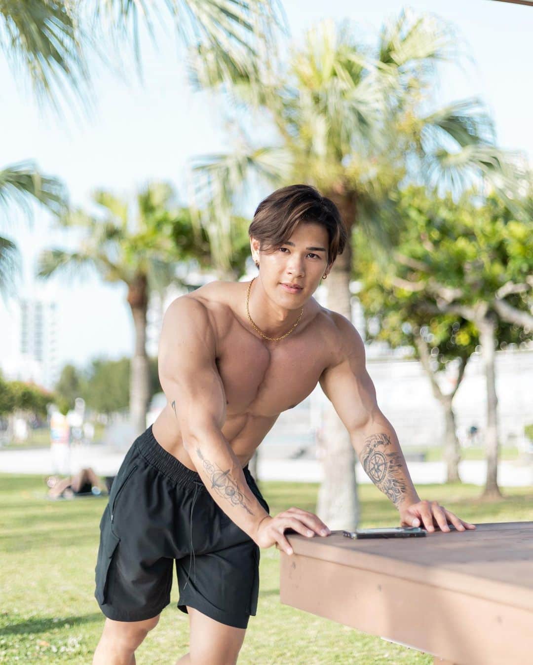 のインスタグラム：「そろそろ夏終わっちゃう感🥹🌴 夜は涼しい超えて寒くなってきたよ ・ ・ ・ ・ #沖縄」