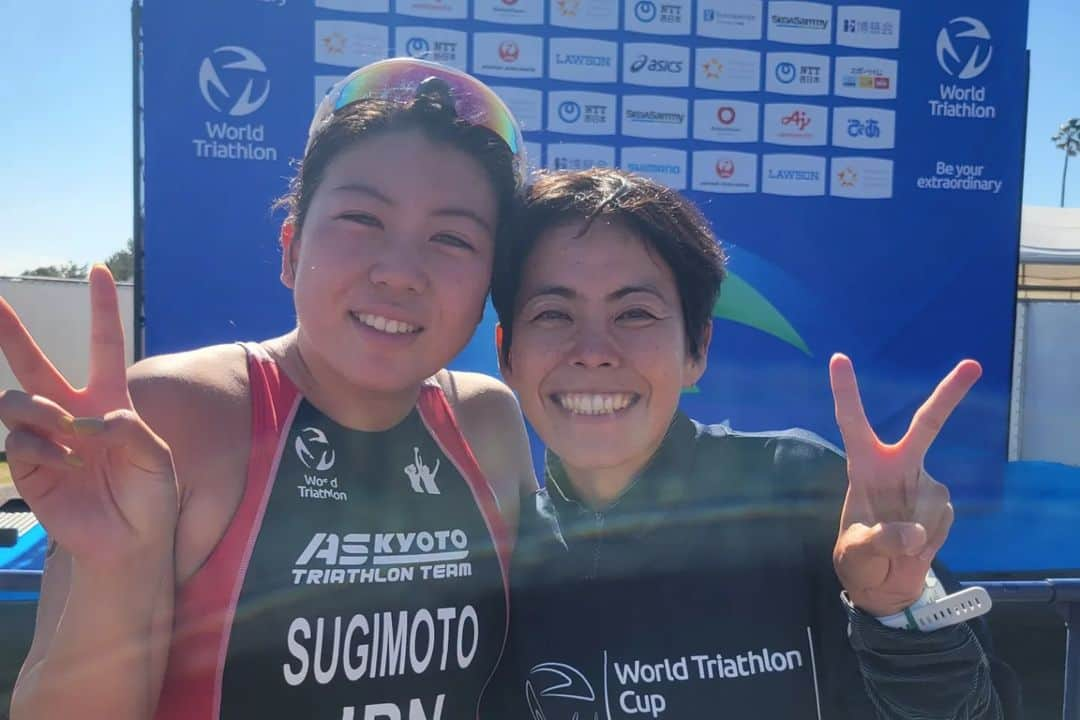 上田藍さんのインスタグラム写真 - (上田藍Instagram)「. 🙌🙌🙌🙌🙌🙌🙌🙌🙌🙌🙌🙌  World triathlon cup MIYAZAKI.🇯🇵 #worldtriathlon  #japantriathlonunion  #miyazaki #triathlon #gooddays   🙌🙌🙌🙌🙌🙌🙌🙌🙌🙌🙌🙌  ☀️ワールドトライアスロンカップ宮崎大会2023☀️ ☀️日本エイジグループナショナルチャンピオンシップ・シリーズファイナル(2023/宮崎)☀️ ☀️キッズ＆ジュニアトライアスロン大会☀️  大会では、宮崎放送さんがYouTubeでライブ配信される大会の生中継の解説や会場MC、スターターなどを務めさせていただき、  大会以外の時間では、 大会開催された場所(@宮崎臨海公園🏖️) からすぐ近くにある檍北小学校6年生の生徒さん達(約100名)にトライアスロンの魅力や私自身が大切にしていることのお話、世界を転戦した経験などをお伝えさせていただいたり、  宮崎市トップアスリート発掘事業で選抜されたジュニア層の選手の皆さんに向けた講演の講師を務めさせていただき、同じく魅力や大切にしていることをお伝えさせて頂いた後には、ストレッチ＆体幹トレーニングを行いました💪✨  とても元気で明るい生徒さん達ばかりで、今は色々な種目に挑戦をしながら、自分にあうスポーツをこれから選択していかれるとのことで、スポーツ界で活躍される日が待ち遠しいです🤗❤️  宮崎での時間を多くの方とふれあうことができ、とっても充実していました🙌🍀  会場でお声掛け下さった皆様、ありがとうございました。11月19日にメキシコ🇲🇽で開催される【アイアンマンコスメル】に向けて、バッチリ仕上げていきたいと思います💪🔥  #宮崎大会 #未来のオリンピアン #宮崎市トップアスリート発掘事業 #ワールドトライアスロンカップ #日本エイジグループナショナルチャンピオンシップ #盛り沢山で盛り上がった濃厚な週末🍀 #私もレースで躍動したいと思います🔥 #トライアスロン #上田藍 #感謝❤️」10月29日 17時19分 - ai_love_tri