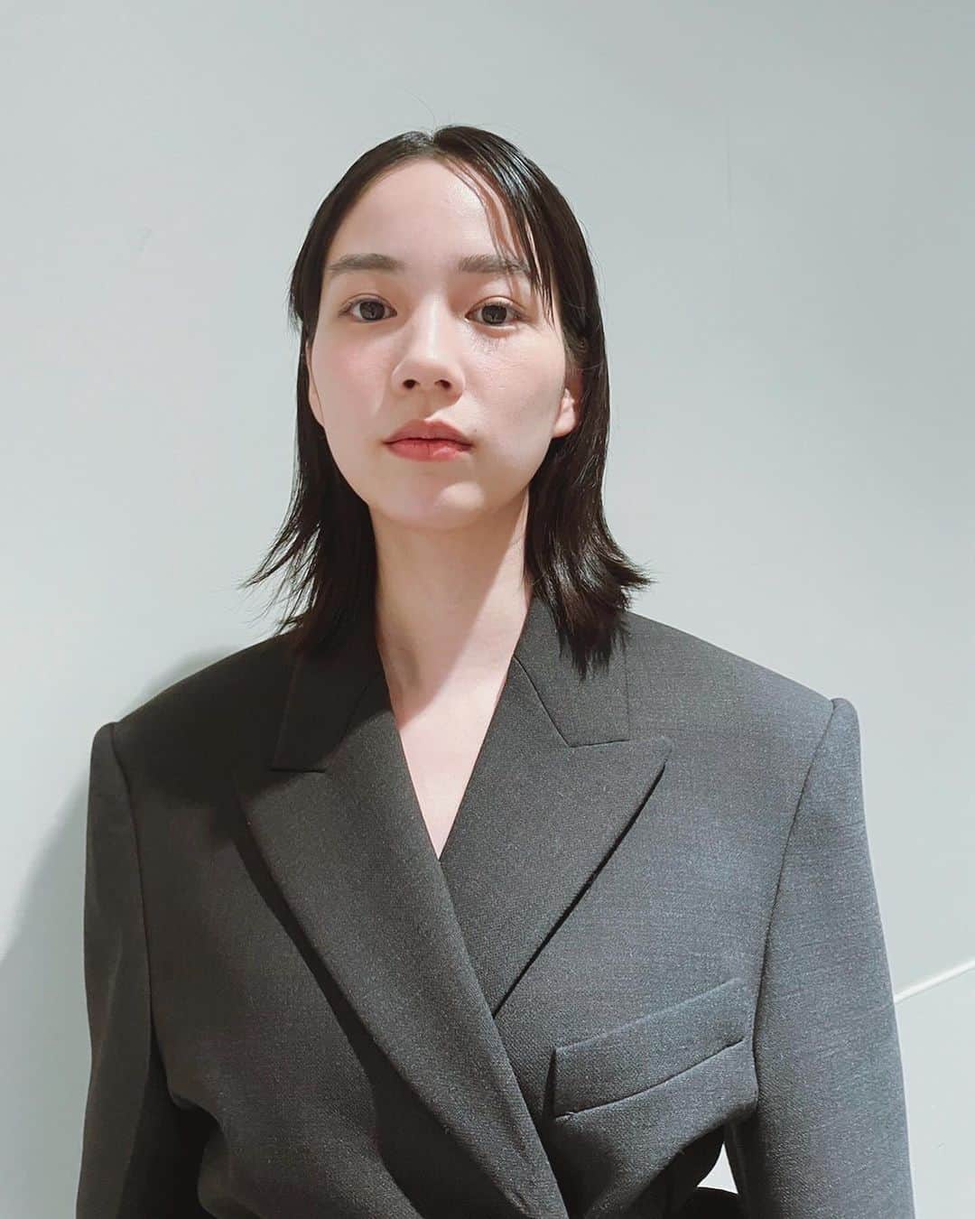 のん（能年玲奈）さんのインスタグラム写真 - (のん（能年玲奈）Instagram)「かっこいいお洋服は勇気くれます🧥  Styling: @izumimachino Hair&Make up: Shie Kanno  #MaxMara #TIFFJP」10月29日 17時29分 - non_kamo_ne