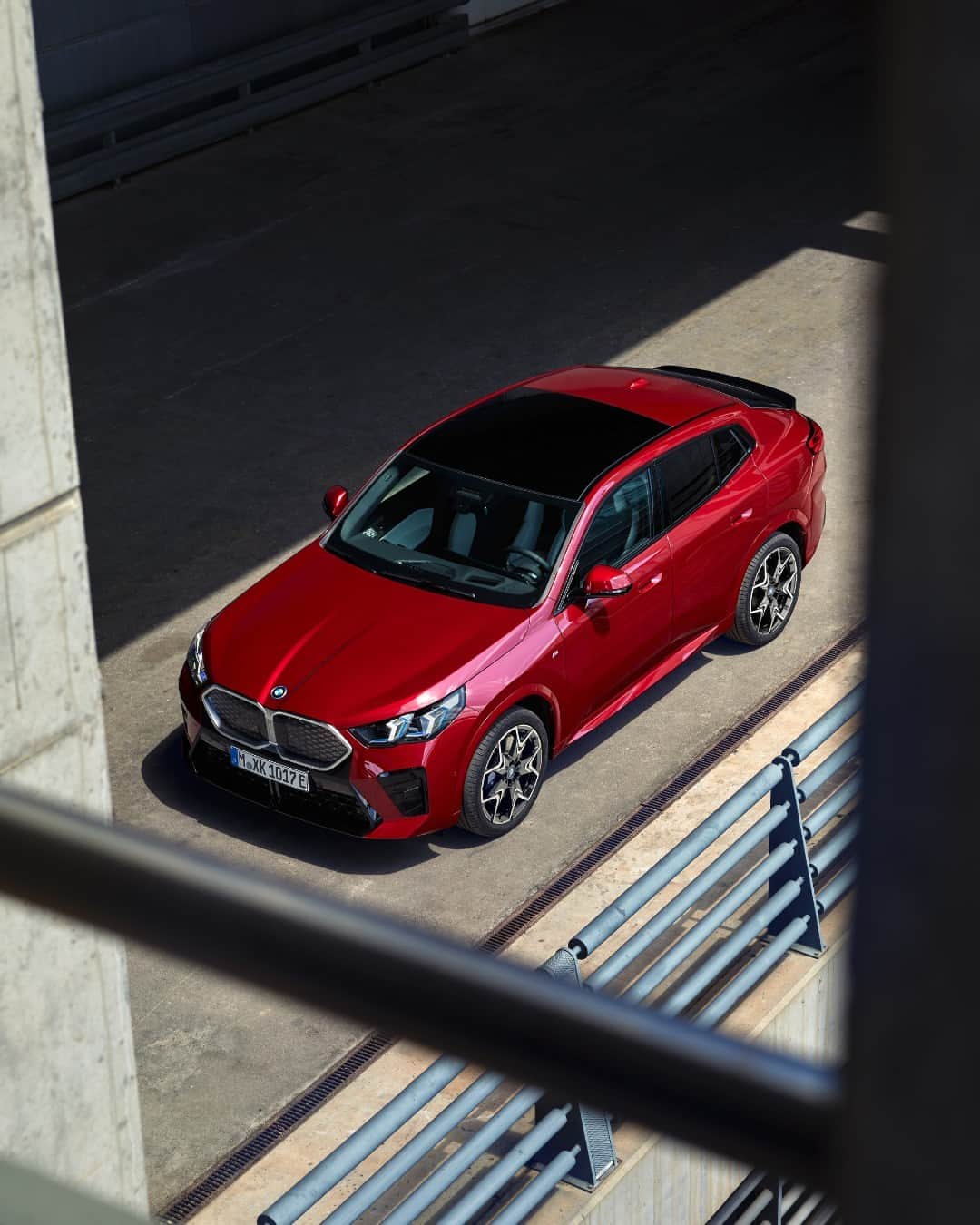 BMWのインスタグラム：「Spacious ✅ Striking ✅ All-electric ✅ The first-ever BMW iX2.100% electric.  #BMW #THENEWiX2 #BMWiX2 #BMWi __ BMW iX2 xDrive30: Combined power consumption: 17.7–16.3 kWh/100 km. Combined CO2 emissions: 0 g/km. Electric range: 417–449 kilometers. All data according to WLTP. Further info: www.bmw.com/disclaimer」