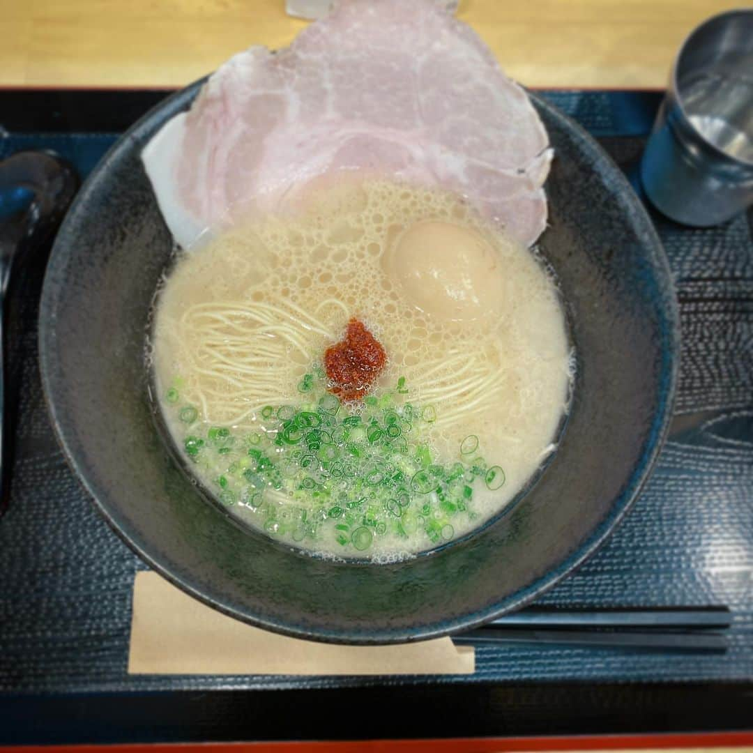 小峰みこさんのインスタグラム写真 - (小峰みこInstagram)「. 9月末から10月頭のオフに食べた麺 . おぱんちゅのうどん以外 全部東京だ！！ . #みこ麺活 . . . . #麺活 #ラーメン大好き #つけ麺大好き #麺で生きてる #おぱんちゅうさぎ #コラボ商品 #とんこつラーメン #御徒町 #tonkotsu #tonkotsuramen #坦々麺 #ベジポタつけ麺 #鯛出汁つけ麺 #煮卵トッピング #品川駅構内 #うどんも好き #麺活グラム #麺活女子 #рамэн #ราเม็ง #拉麵 #Rahmen #yummyramen #japaneseramen #tsukemen」10月29日 17時21分 - mico_19911201