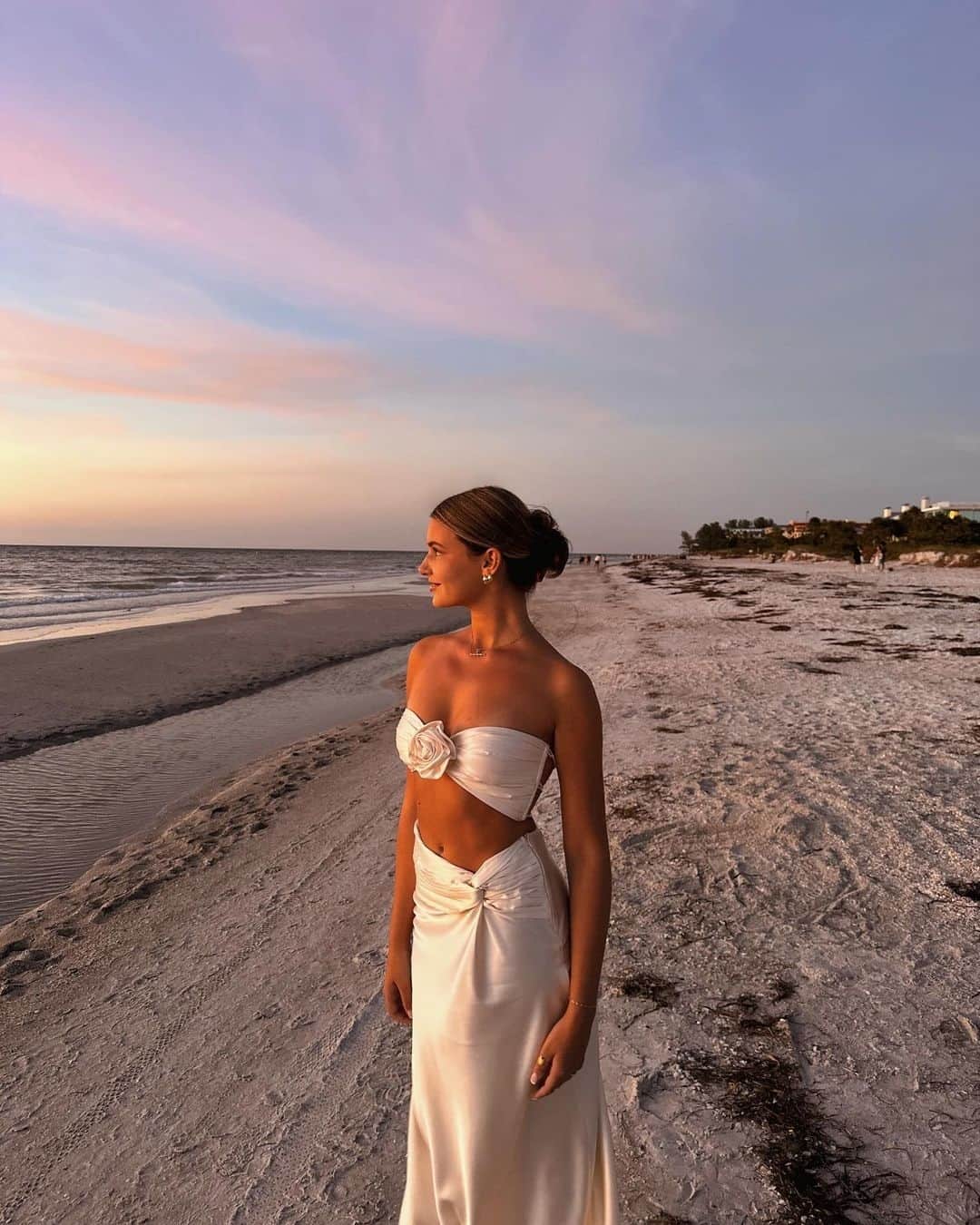 Beginning Boutiqueのインスタグラム：「Set of our dreams ☁️ ⁠ We couldn't be more obsessed with @emmahagarman in our Kaylea Champagne Crop Top & Maxi Skirt!⁠」