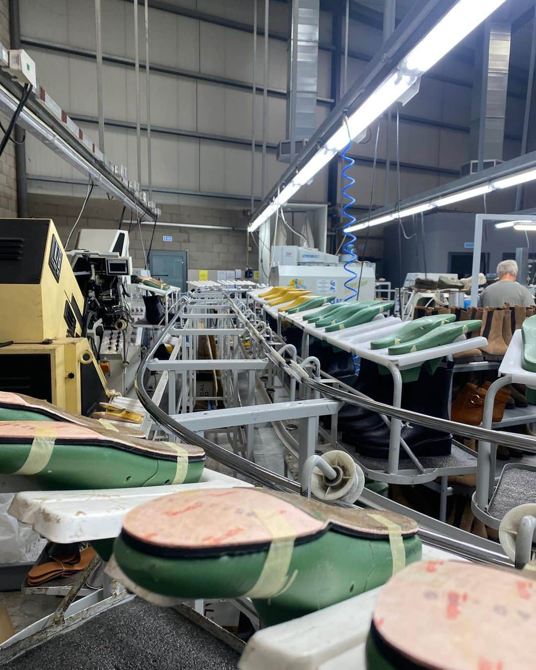 テーリポルキさんのインスタグラム写真 - (テーリポルキInstagram)「This week’s Factory trip to Portugal ~ SS24 production New materials for AW24 Sole hunting Rainy Porto #madeinportugal #finnishdesign #newcollection #shoes #terhipölkki」10月29日 17時25分 - terhipolkkishoes