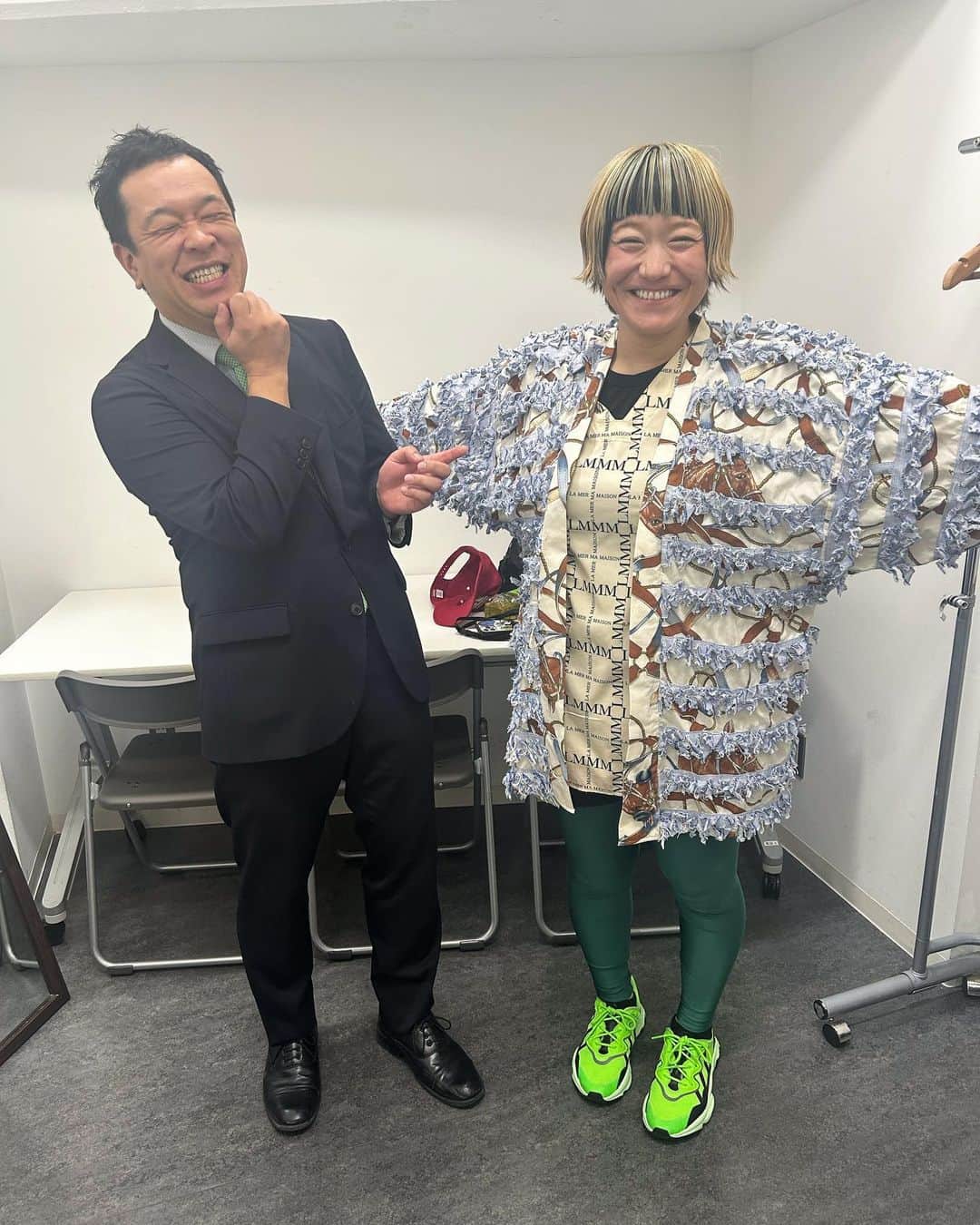のインスタグラム：「きょうのげいにん 1614ばん  女と男 和田ちゃん🎶  テーマ:いやおみくじ付ける木か！  #芸人 #きょうのげいにん #女と男 さん #女と男和田ちゃん #和田ちゃん #プラスマイナス  #プラスマイナス兼光 #兼光 #よく働いたーー」