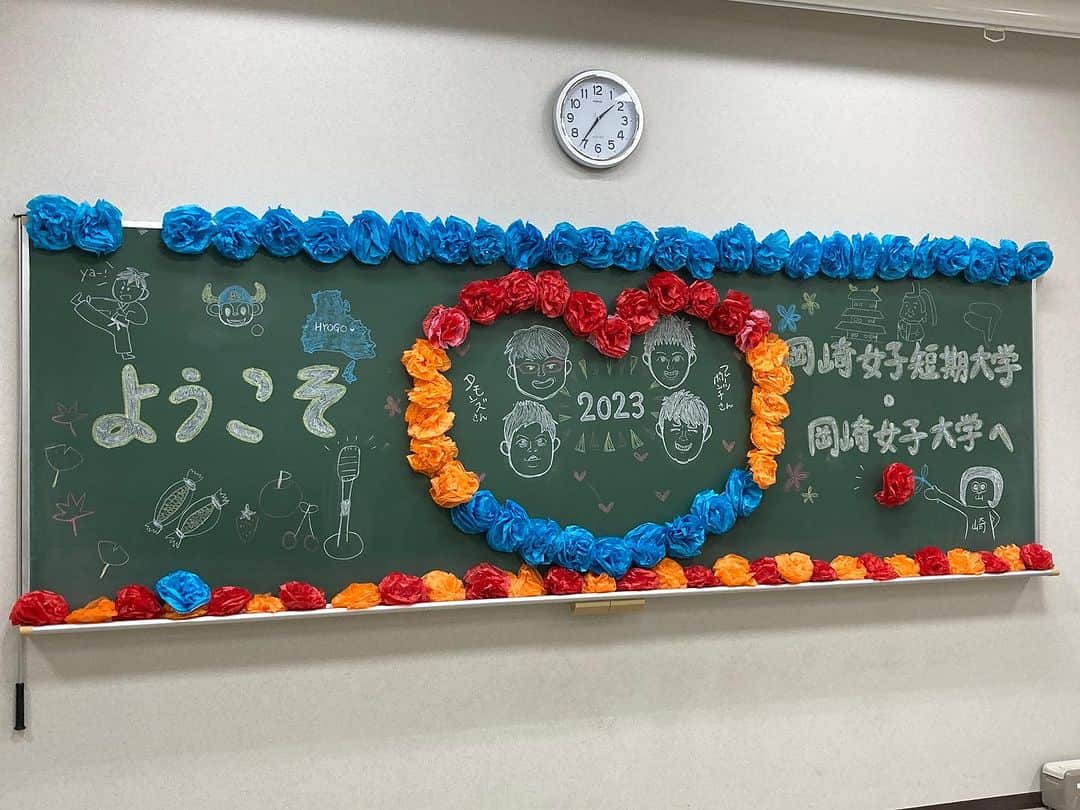 亘健太郎のインスタグラム：「学園祭‼︎ありがたやぁ〜‼︎子供達のお土産を駅で買う。迷う時間がなかったから目についた物を買った。喜んでくれるかなぁ〜。 #channelwatari #アメカジボーイズ  #amecajiboys  #アメカジ  #アメカジ散策  #byボーイズ長  #気になるアイテムあります？」