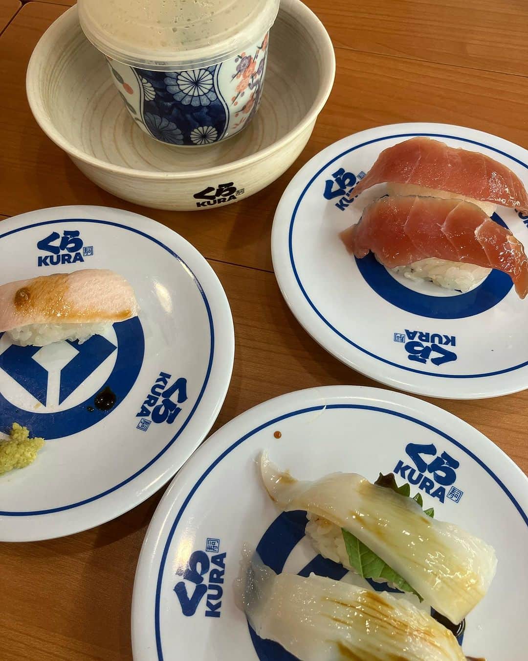 ほんこんのインスタグラム：「美味しゅうございました^o^ #日本の魚を食べよう #魚 #寿司 #くら寿司 #美味い #ほんこん」
