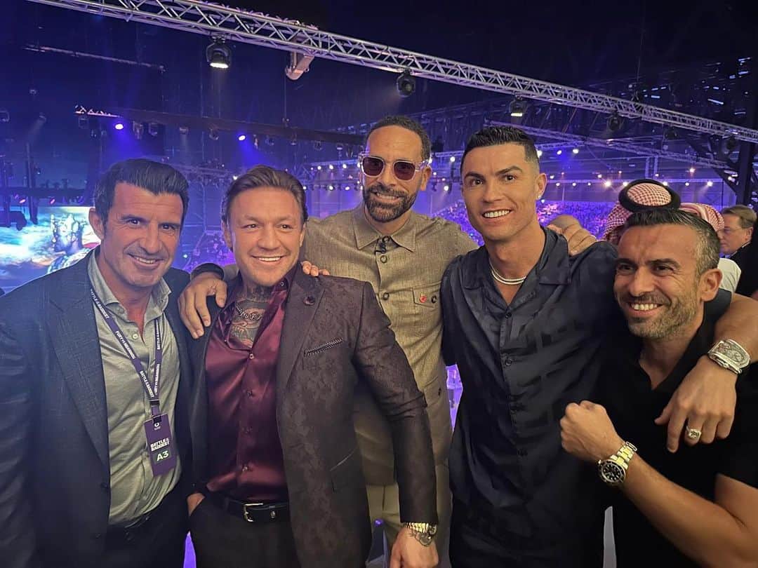 ルイス・フィーゴのインスタグラム：「Champs!!!💪🤘🥊」