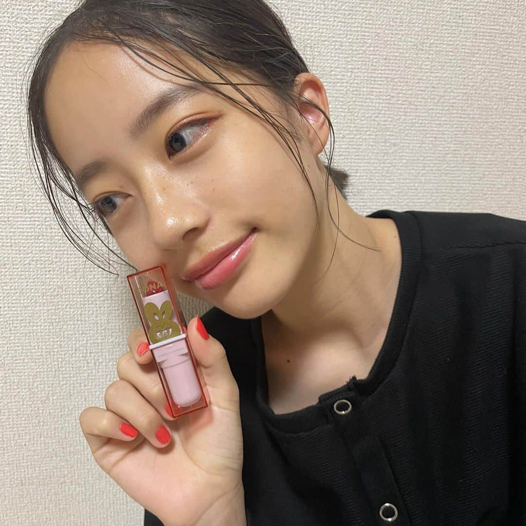 池端杏慈さんのインスタグラム写真 - (池端杏慈Instagram)「︎︎  ニコラ12月号ふろく紹介！ 『SONA うるうるリップバーム』  学校でもお出かけでも使える 大人っぽイチゴレッドカラー🍓 ピンクの透け感パッケージが可愛くて最高！  ニコラ12月号は11月1日発売です！ ぜひチェックしてください✨  #ニコラ#nicola#ニコモ#ニコラ12月号#ニコラふろく #SONA #ソナ#ソナコ #池端杏慈」10月29日 17時34分 - lespros_anji