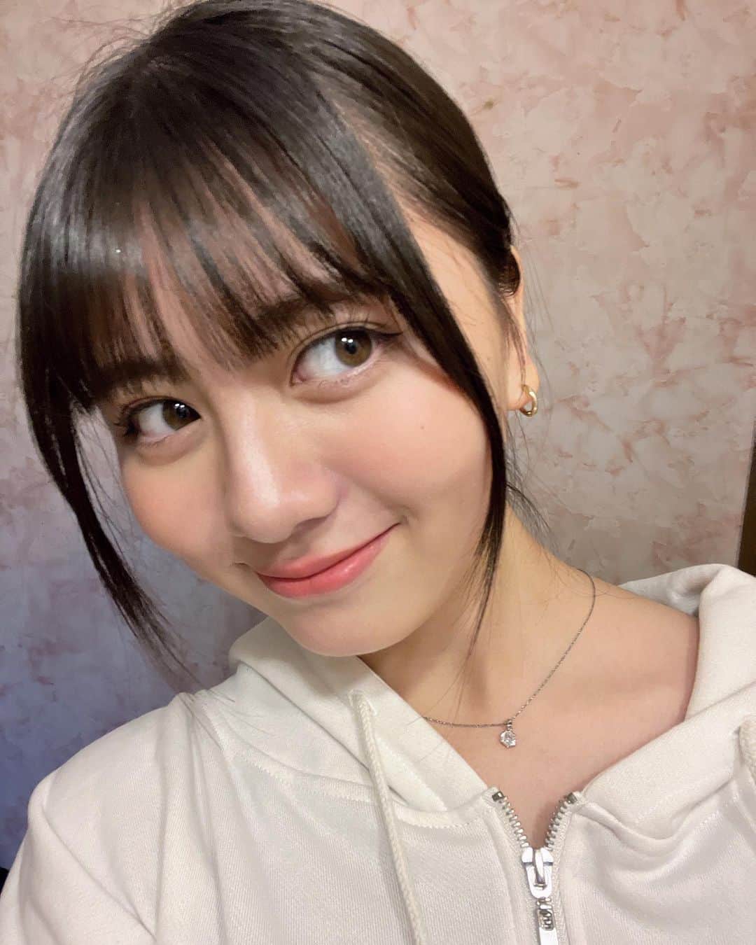 夢花のインスタグラム：「🎂𝟐𝟎𝟐𝟑.𝟏𝟎.𝟐𝟕🎀  10月27日で21歳になりました…♡  去年20歳になって大人という時間を1年間過ごしてきましたが、あまり変わらない様でしみじみと大人になったという実感をしています🥹  21歳では今までしてこなかった事にもチャレンジしていけたらなと思ってます❕🫶🏻  お祝いメッセージとかプレゼントくれたみんなありがとう🫣🎵  こんな私ですが21歳もよろしくお願いします🫸🏻🤛🏻  #birthdaygirl #バースデーガール #誕生日 #happybirthday」