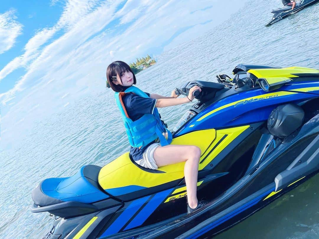 三野宮鈴さんのインスタグラム写真 - (三野宮鈴Instagram)「実は今年は何から何までジェットばっかの夏でした☀️ もう寒いから寂しいです。(T . T)  #ジェット  #ジェットスキー」10月29日 17時44分 - suzuchan.1