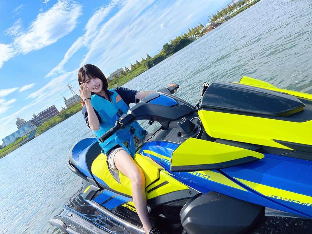 三野宮鈴さんのインスタグラム写真 - (三野宮鈴Instagram)「実は今年は何から何までジェットばっかの夏でした☀️ もう寒いから寂しいです。(T . T)  #ジェット  #ジェットスキー」10月29日 17時44分 - suzuchan.1