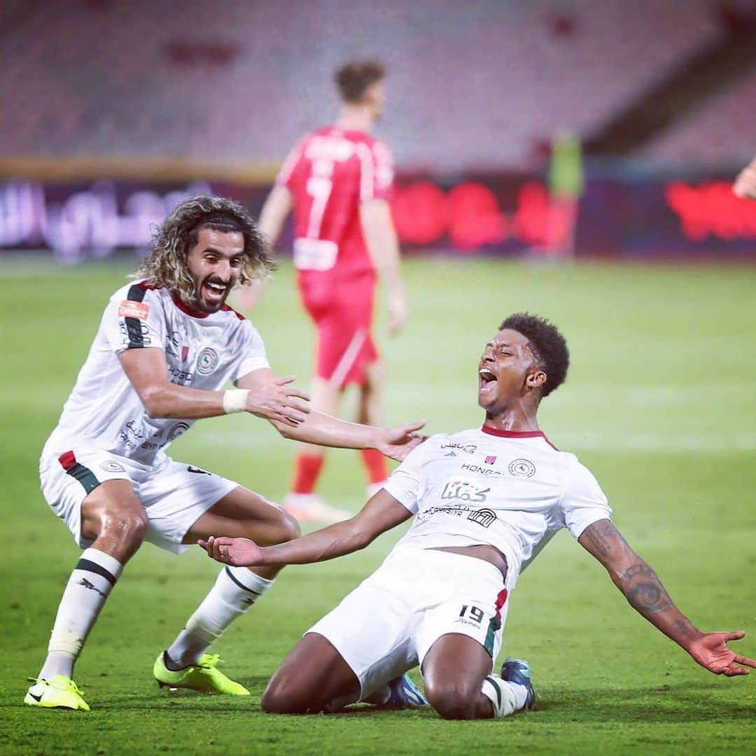 デマライ・グレイのインスタグラム：「important +3 & happy to get my first for @ettifaq @spl ⚽️🙏🏾」